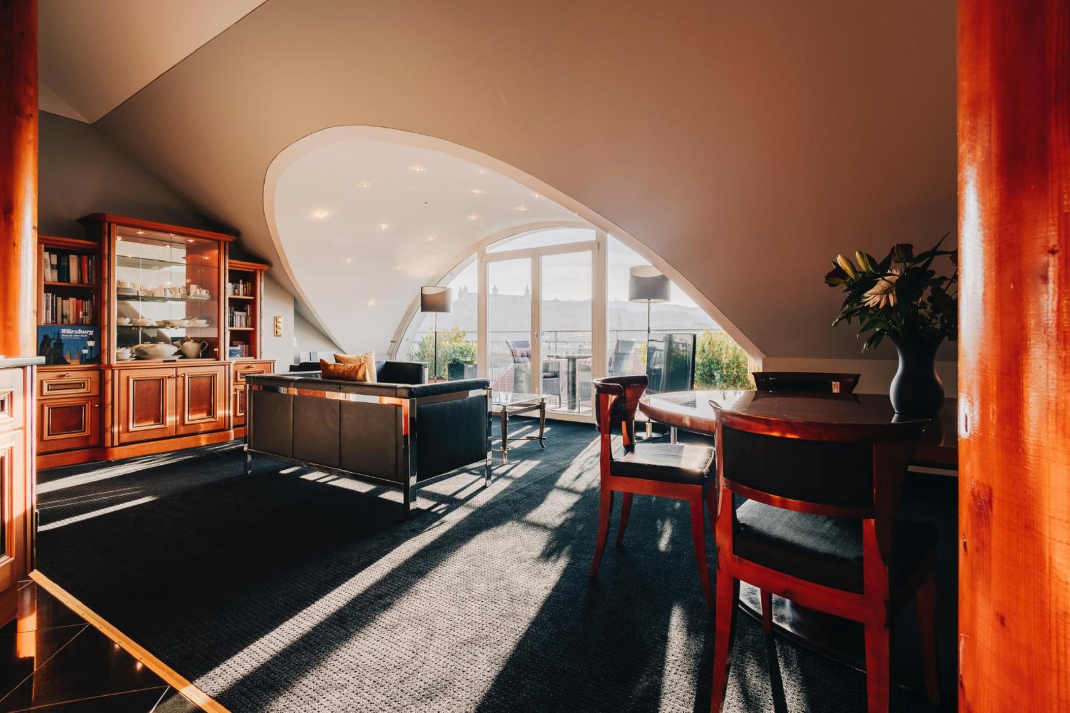 Deluxe Suite photo 3
