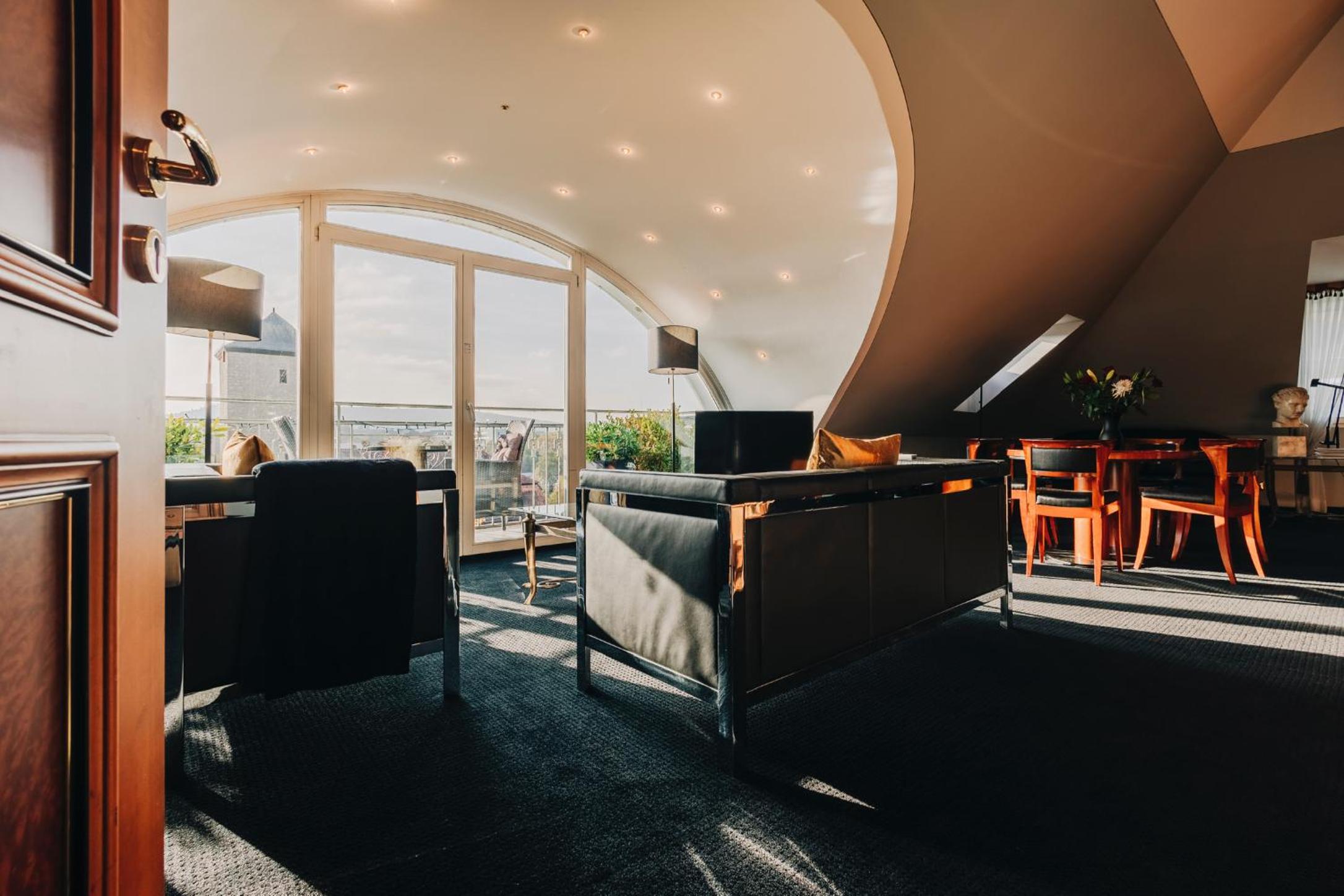 Deluxe Suite