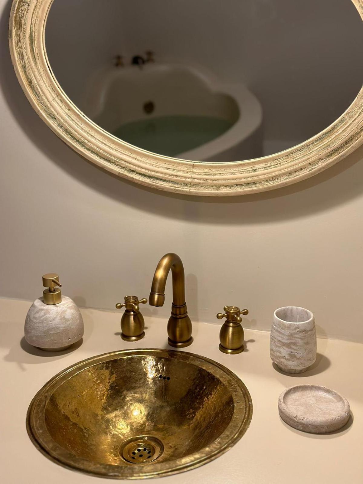 Deluxe Suite with Spa Bath - Photo 11