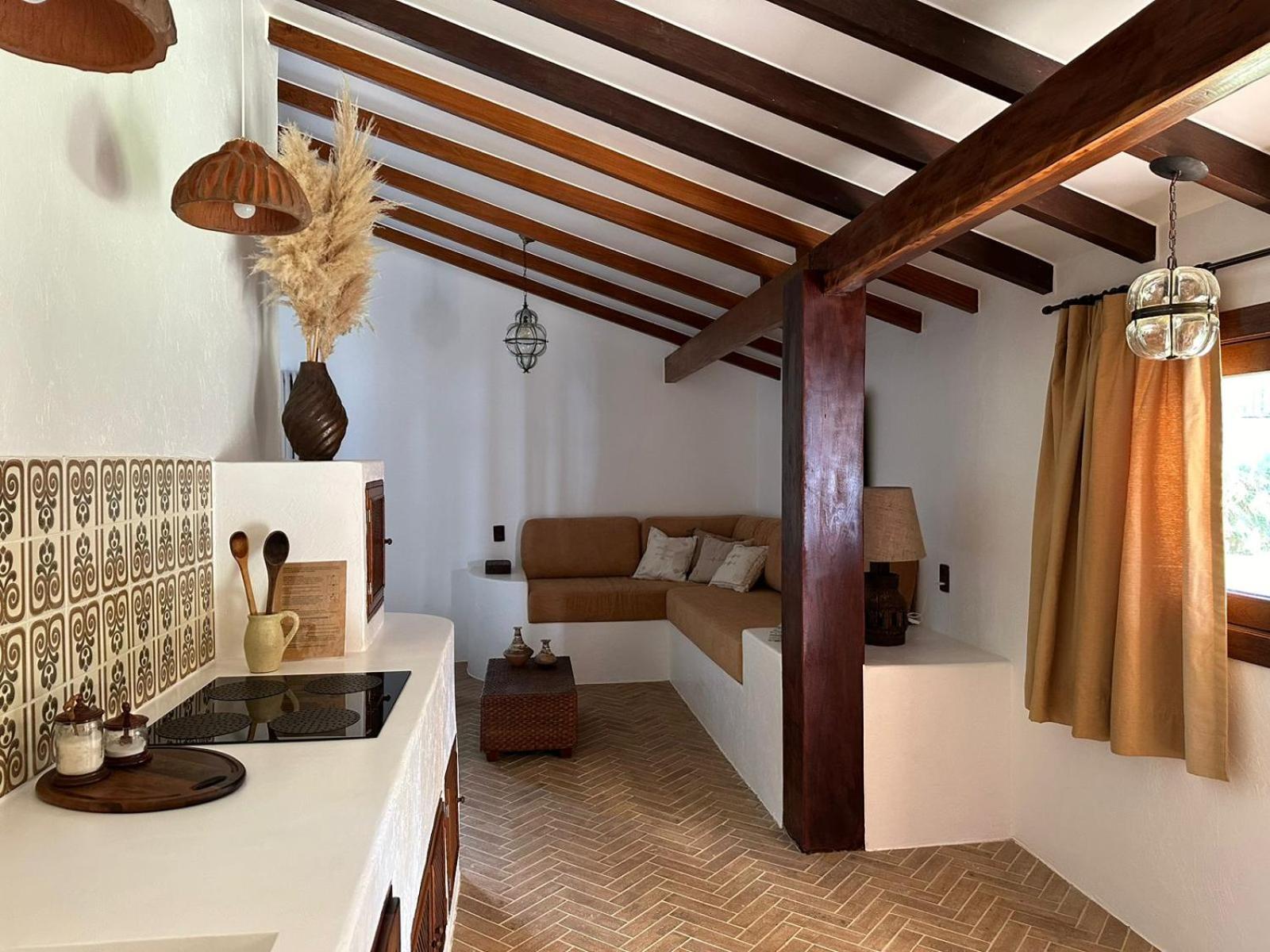 Deluxe Suite with Spa Bath - Photo 8