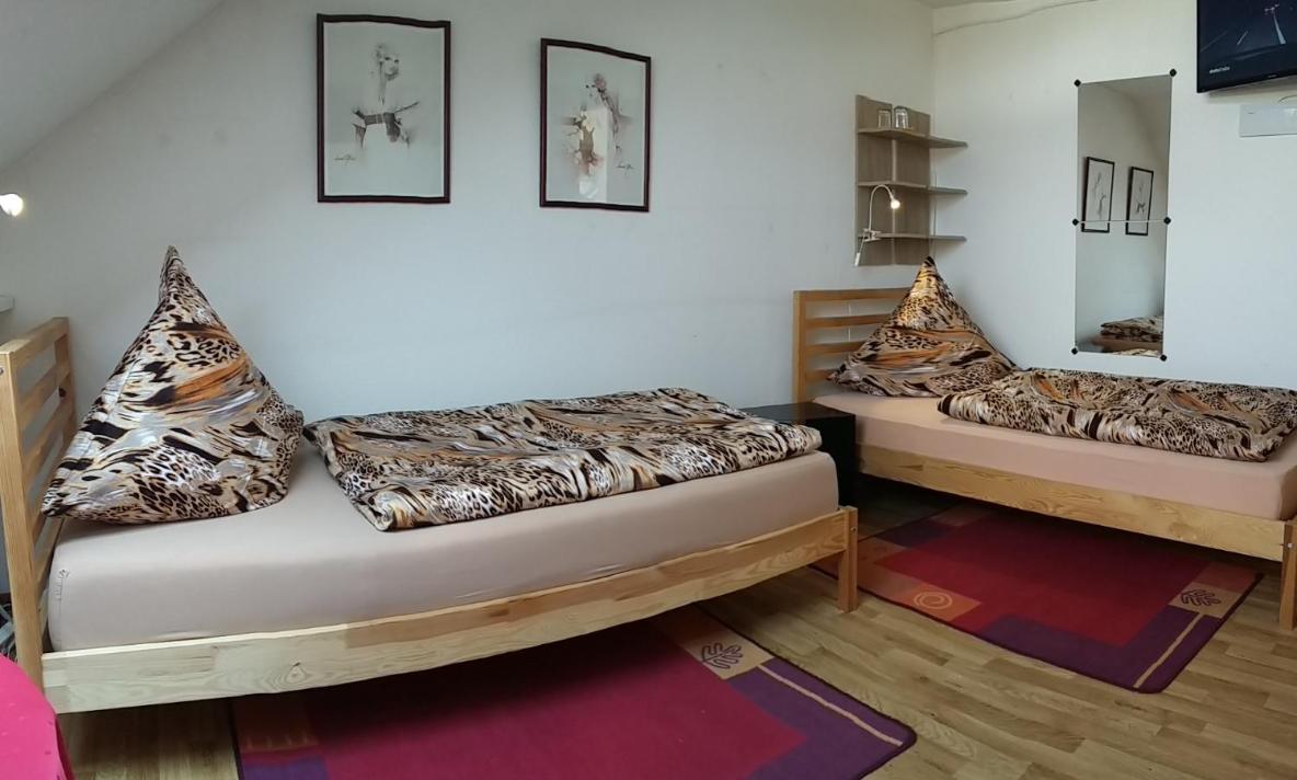 Double or Twin Room with Shower - Photo 2