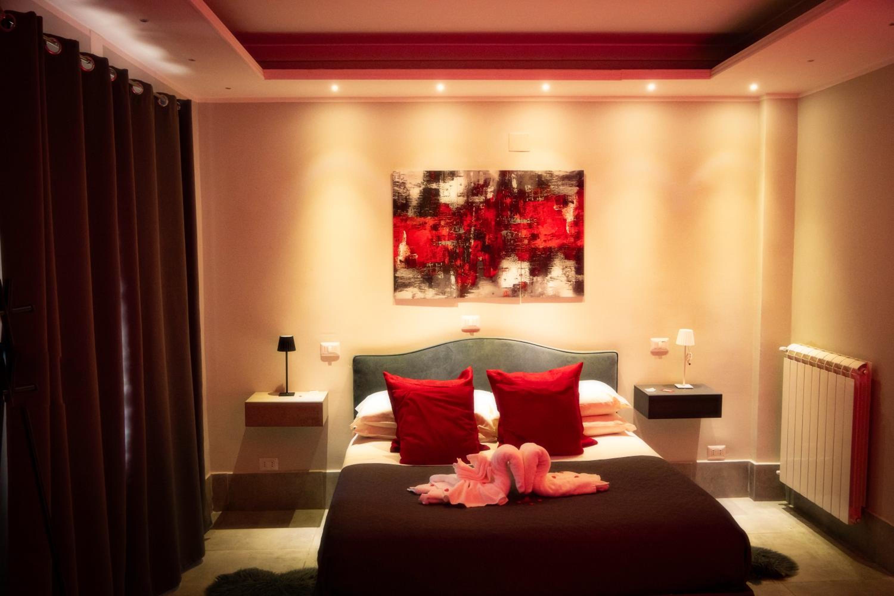 Deluxe Suite with Spa Bath photo 2