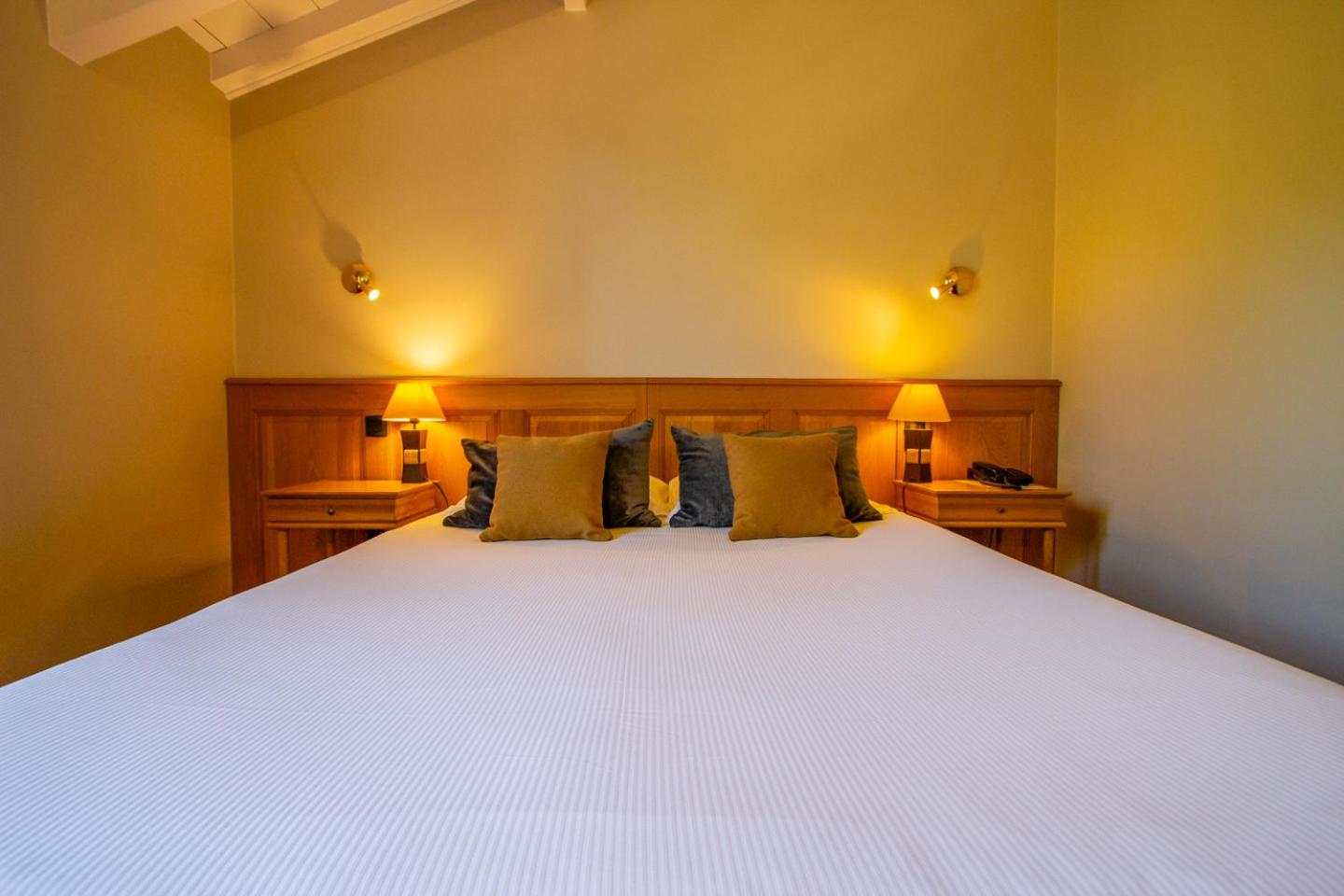 Standard Double Room - Village View - Photo 7