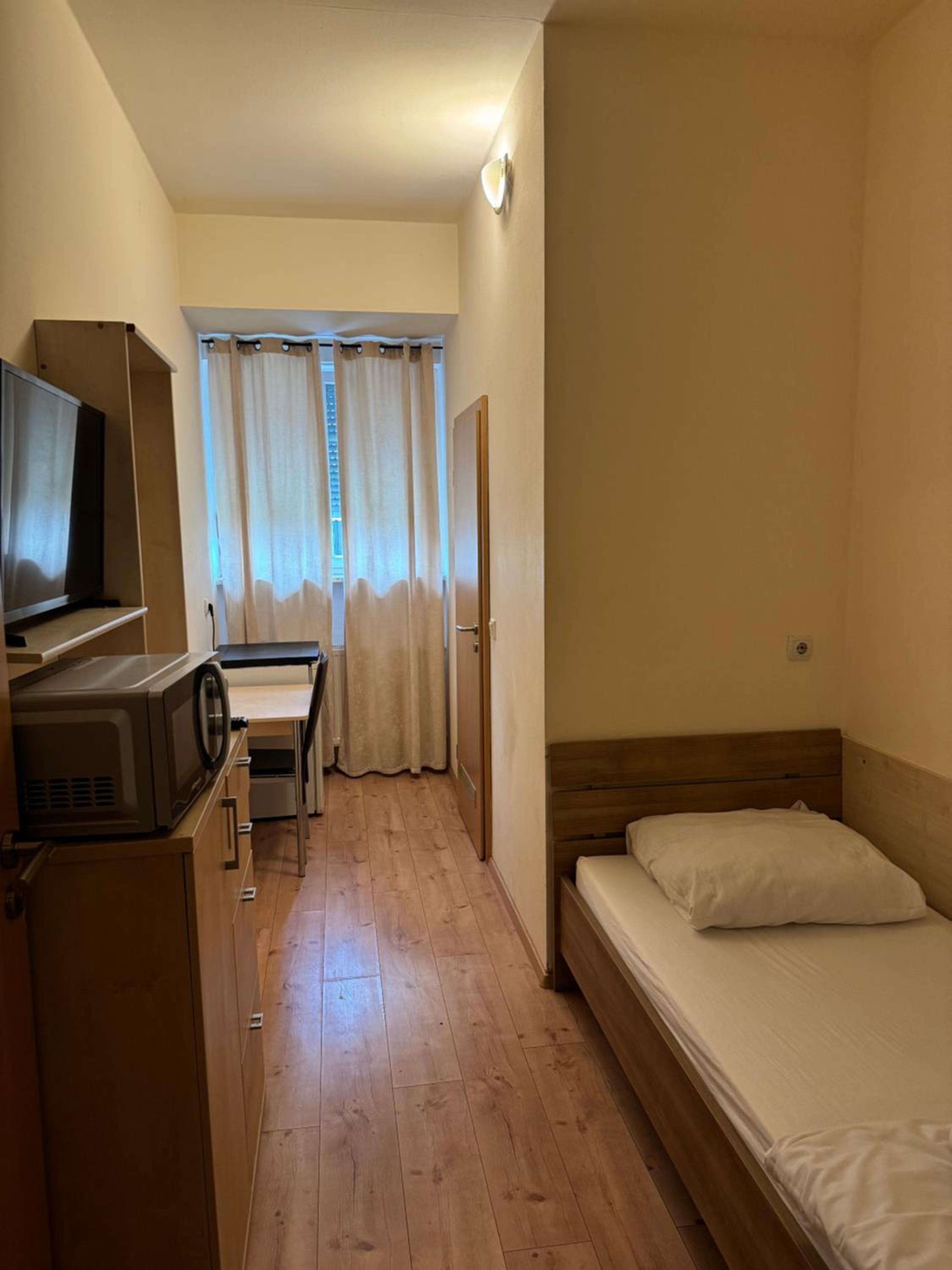 Single Room with Private Bathroom photo 3