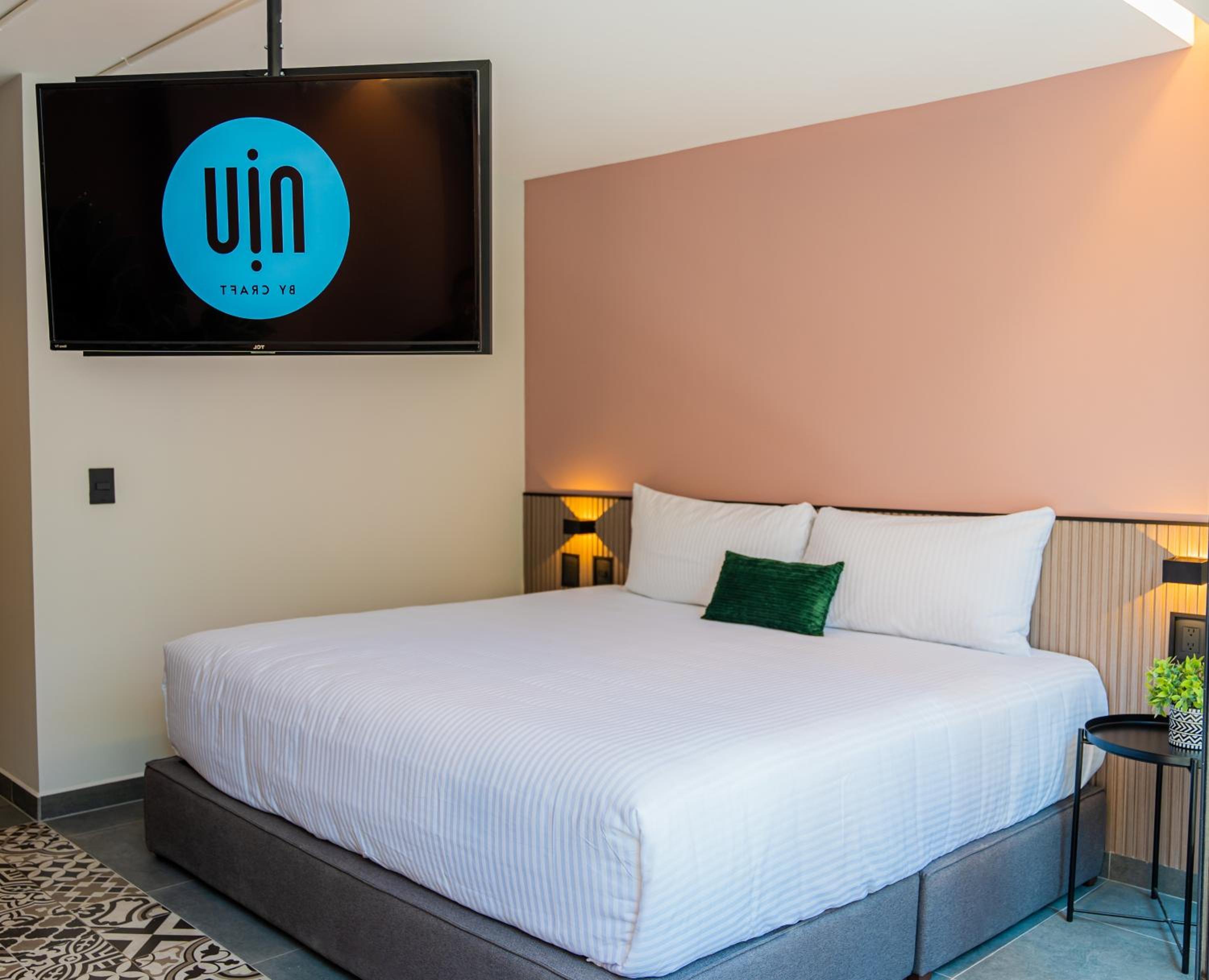 Suite with City View - Photo 11
