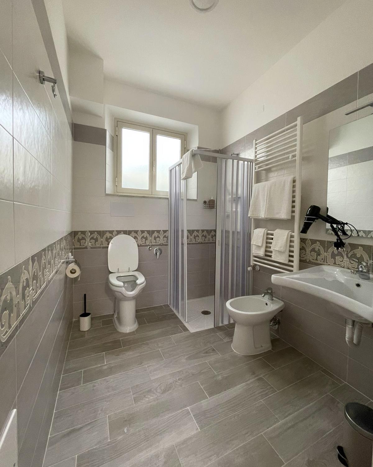 King Room with Roll-In Shower - Disability Access photo 1