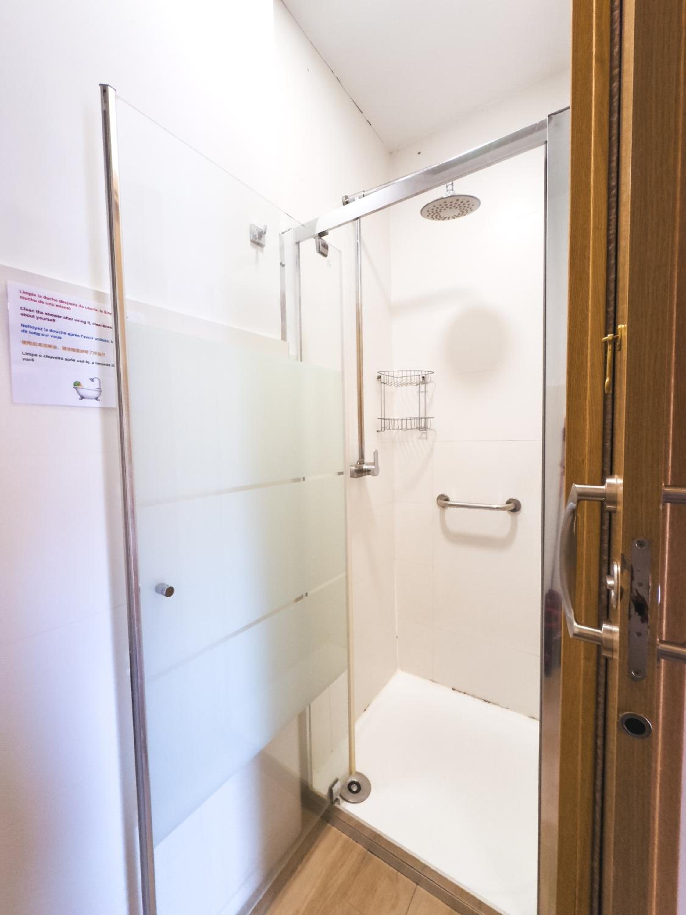 Budget Double Room - Photo 8