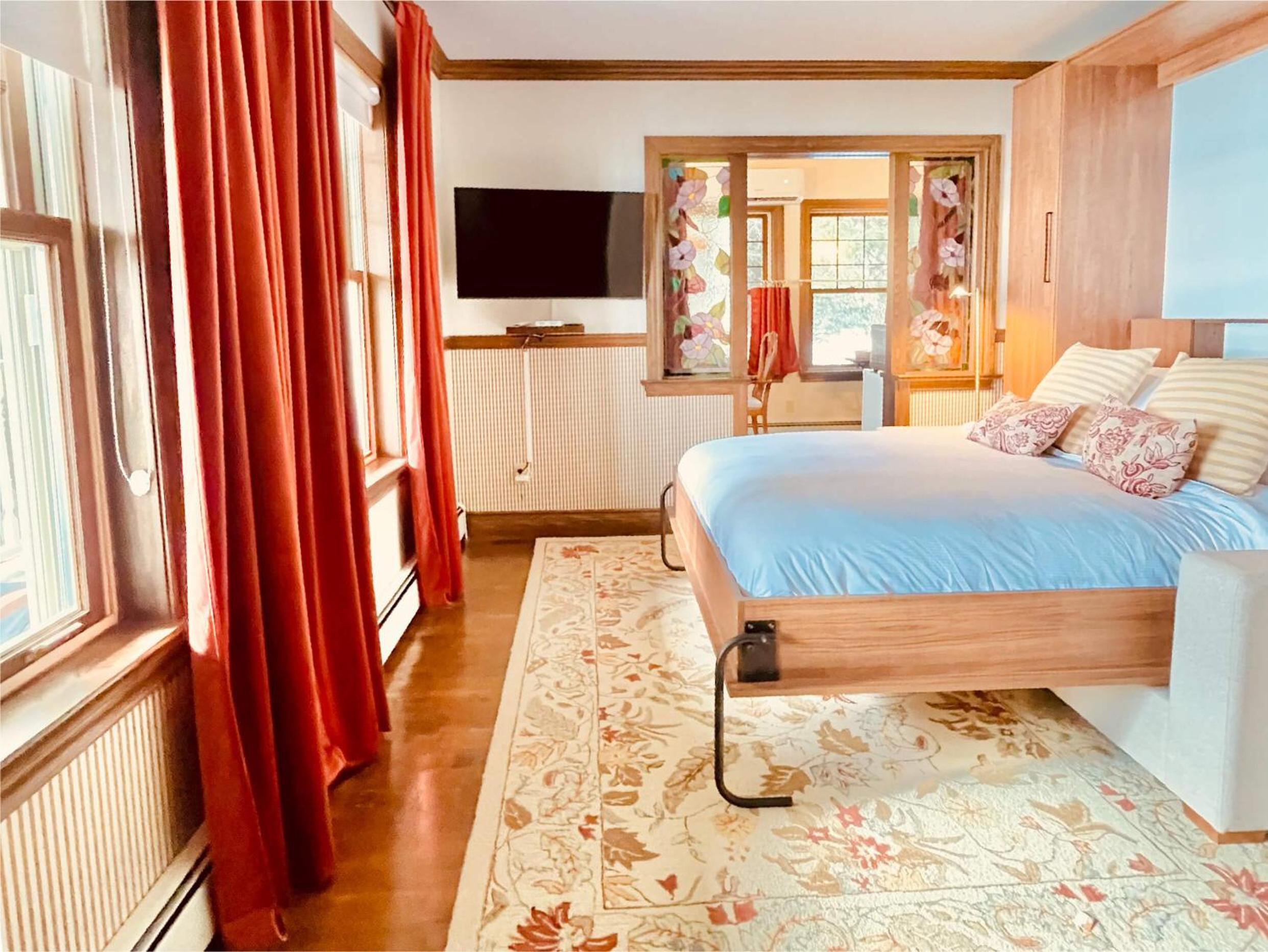 Suite with Lake View photo 1