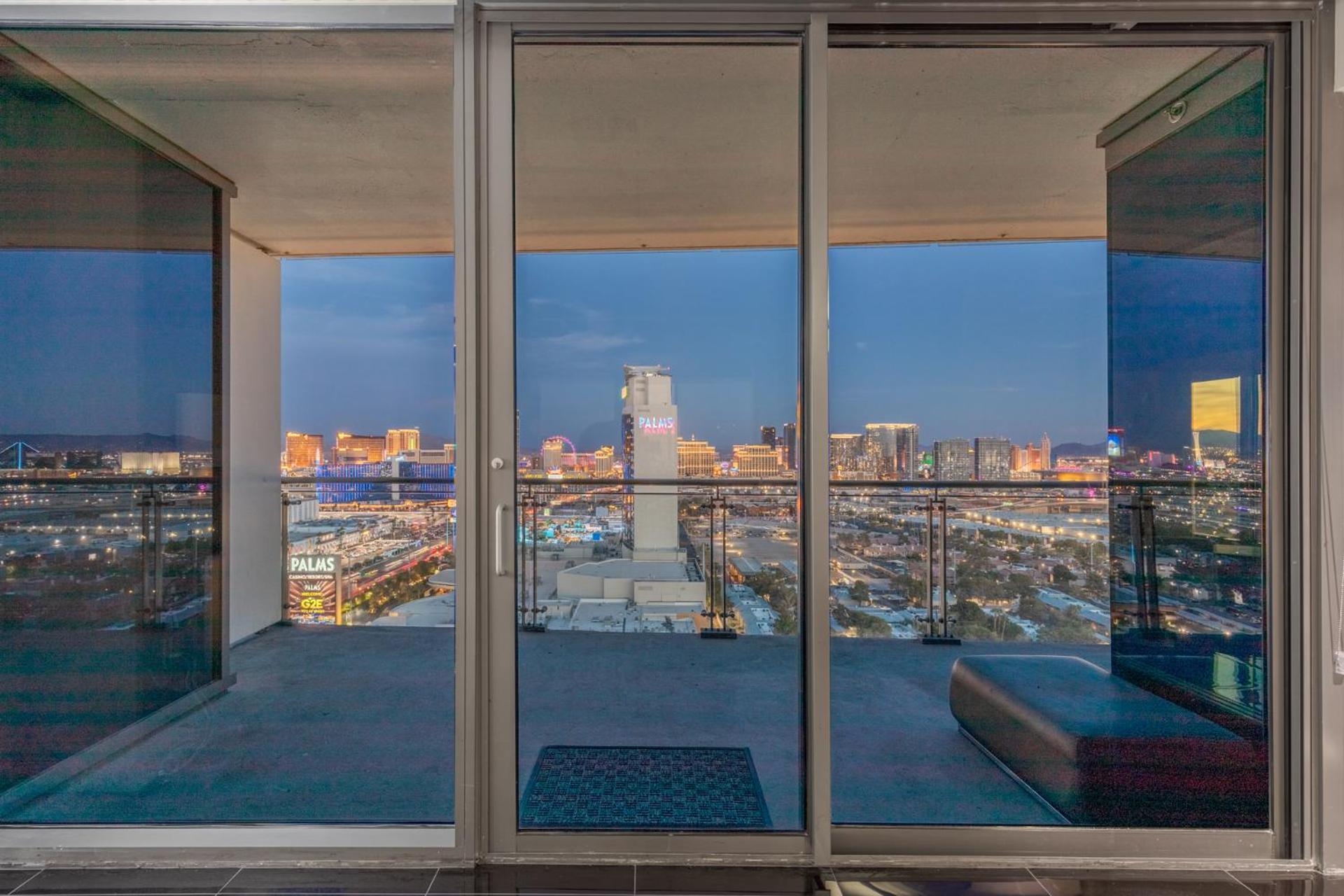 One-Bedroom Apartment With Balcony And City View