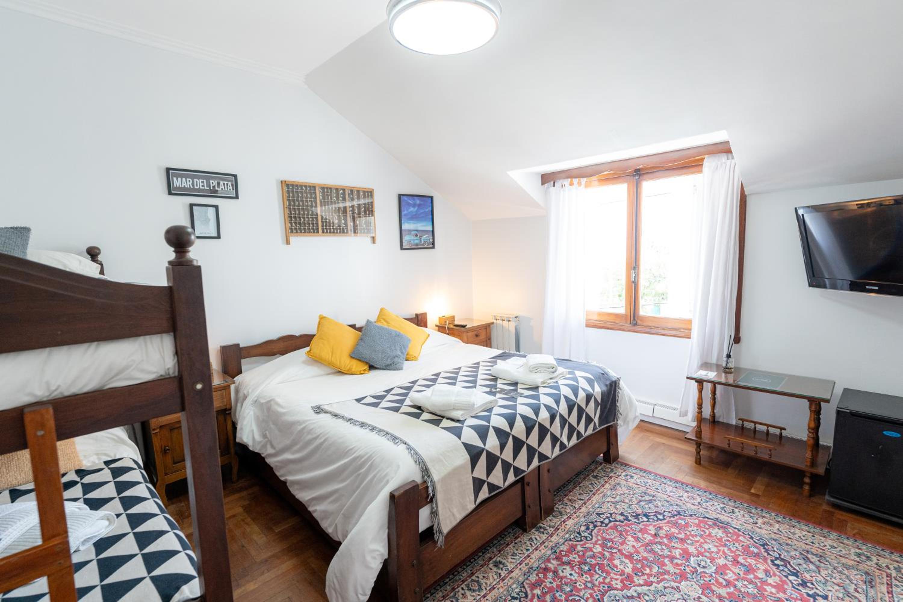 Quadruple Room with Private Bathroom