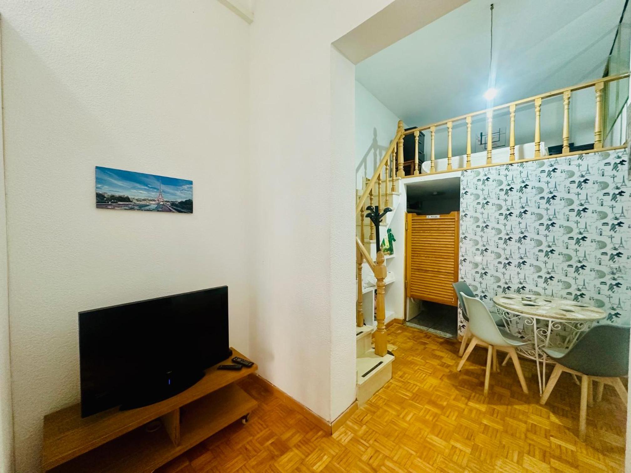 Apartamento de dos habitaciones con balcón