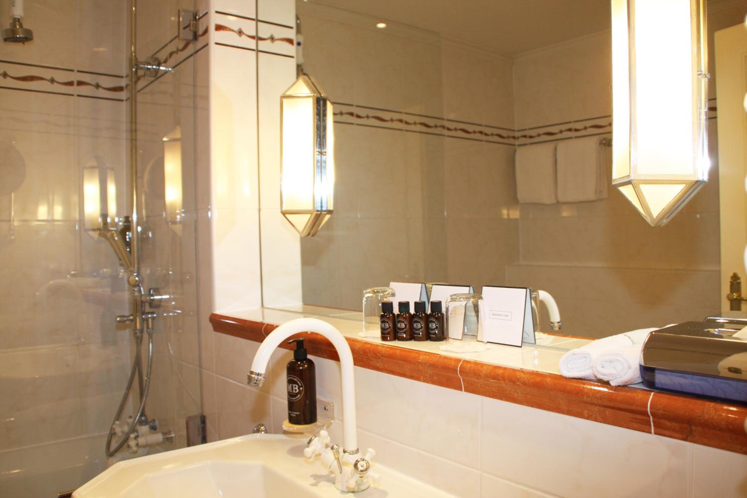 Standard Double Room - Photo 2