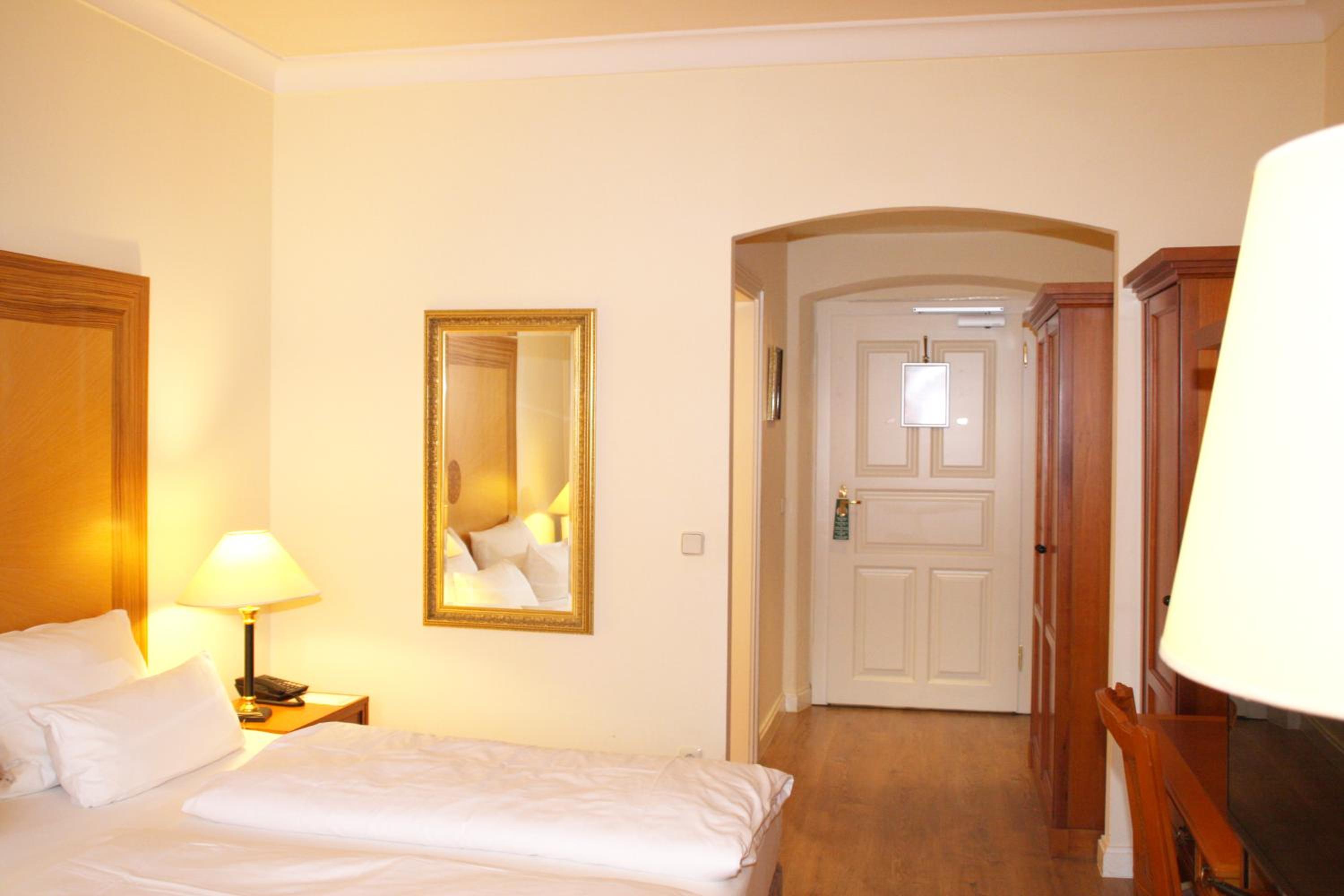 Standard Double Room - Photo 6