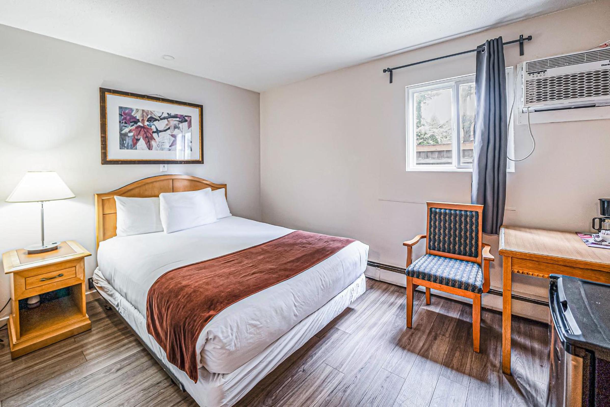 Standard Queen Room photo 2
