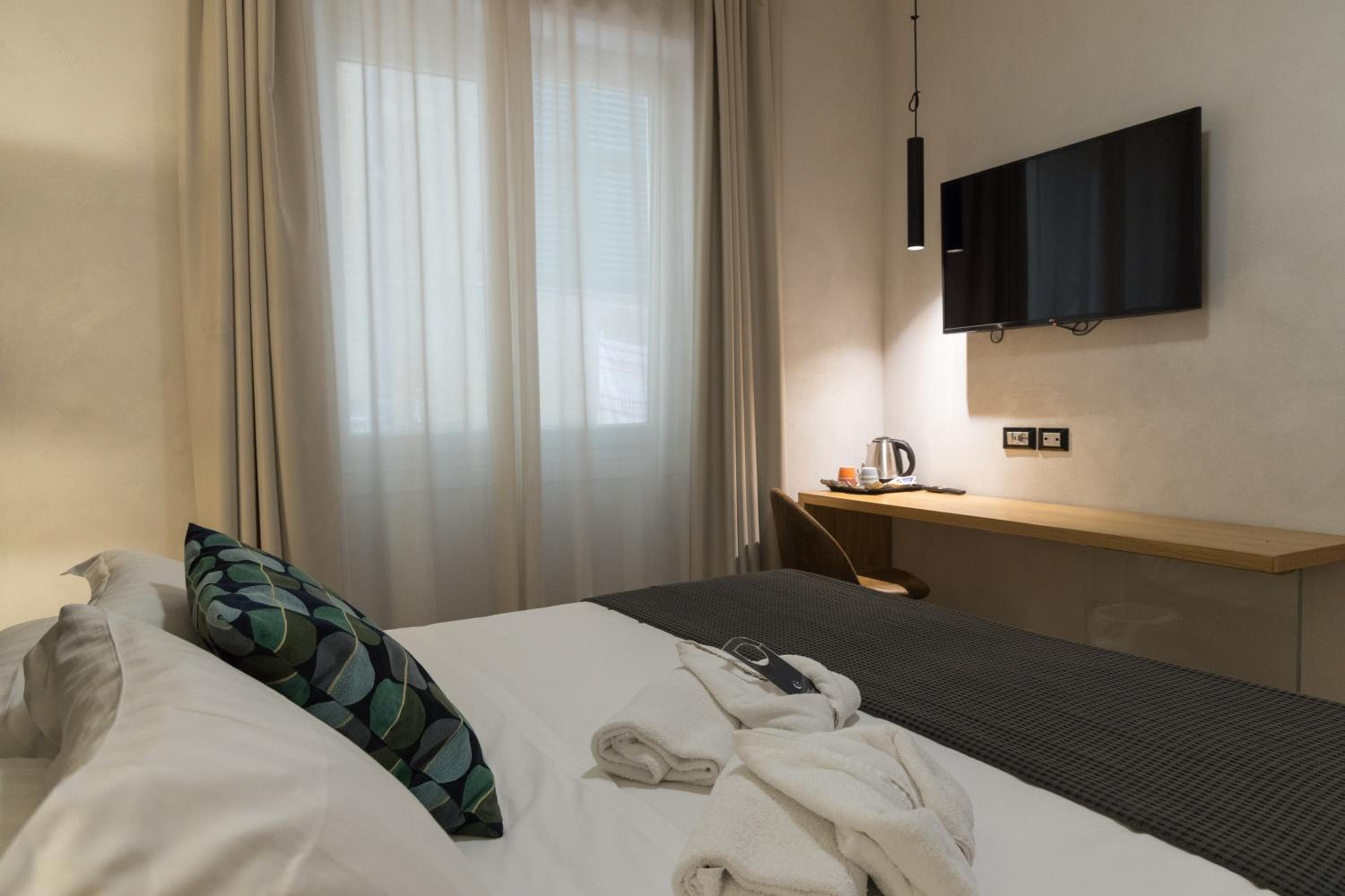 Deluxe Double or Twin Room photo 3
