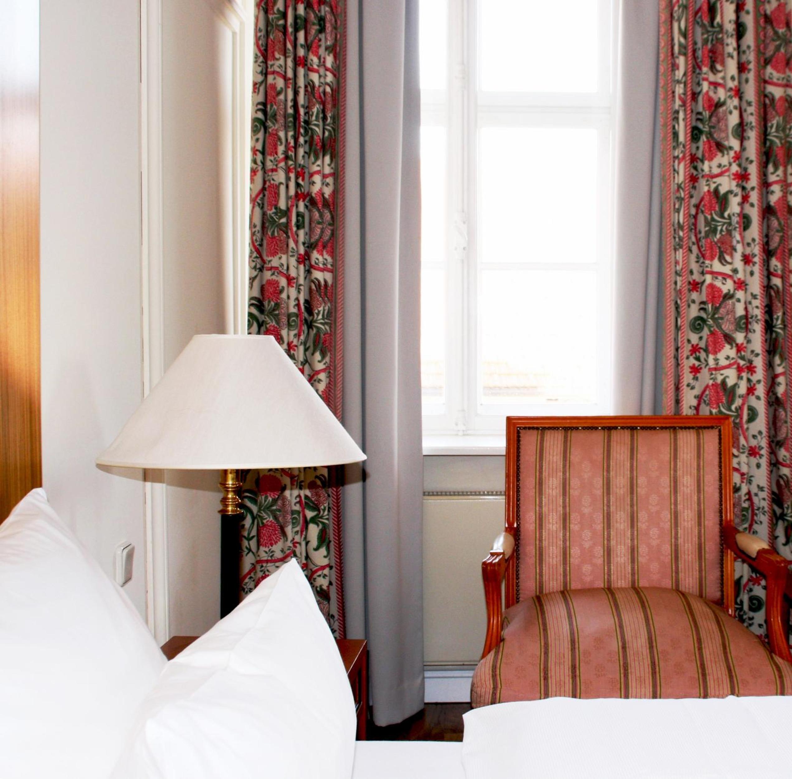 Large Double Room - Photo 5
