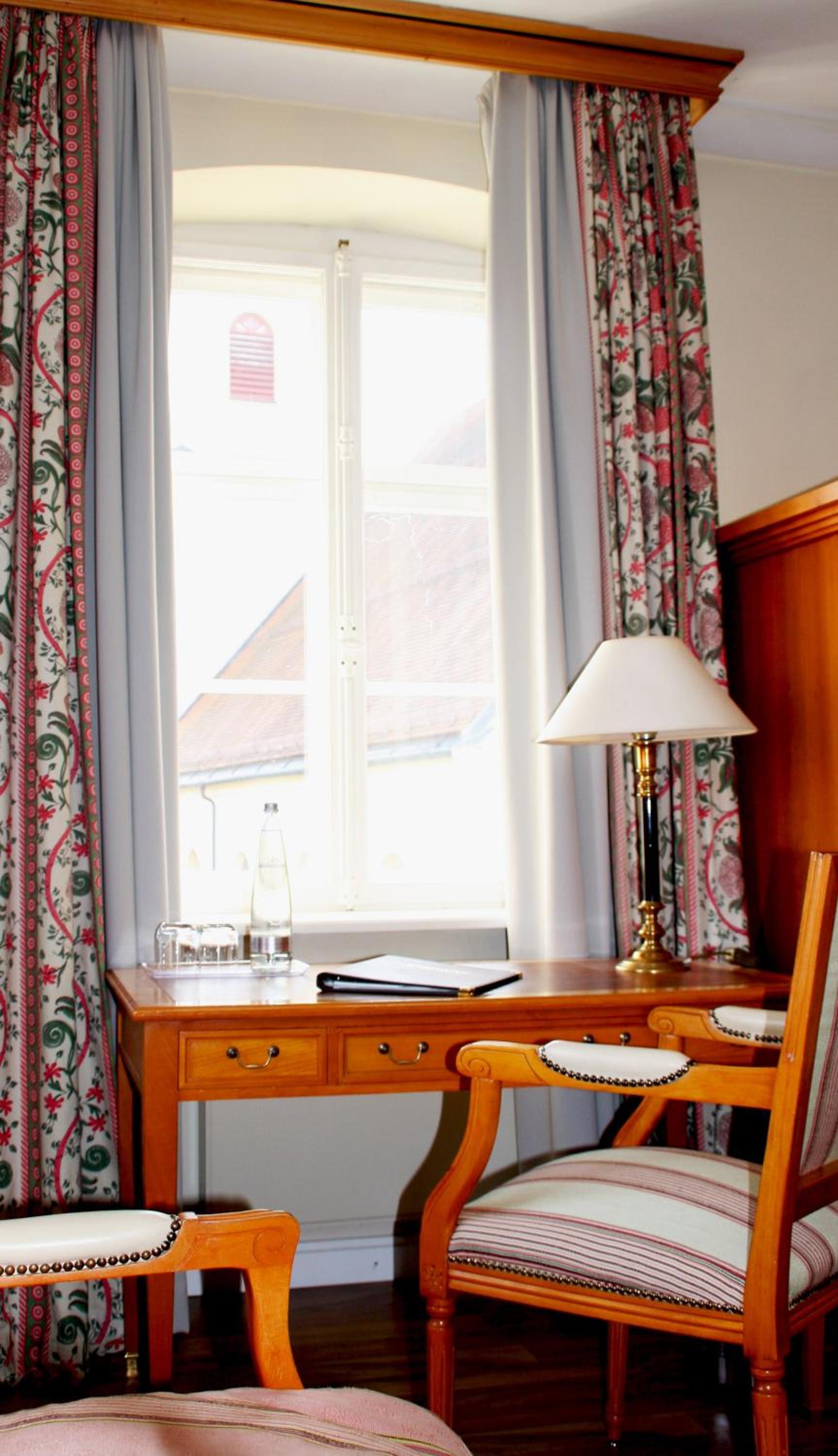 Large Double Room - Photo 4