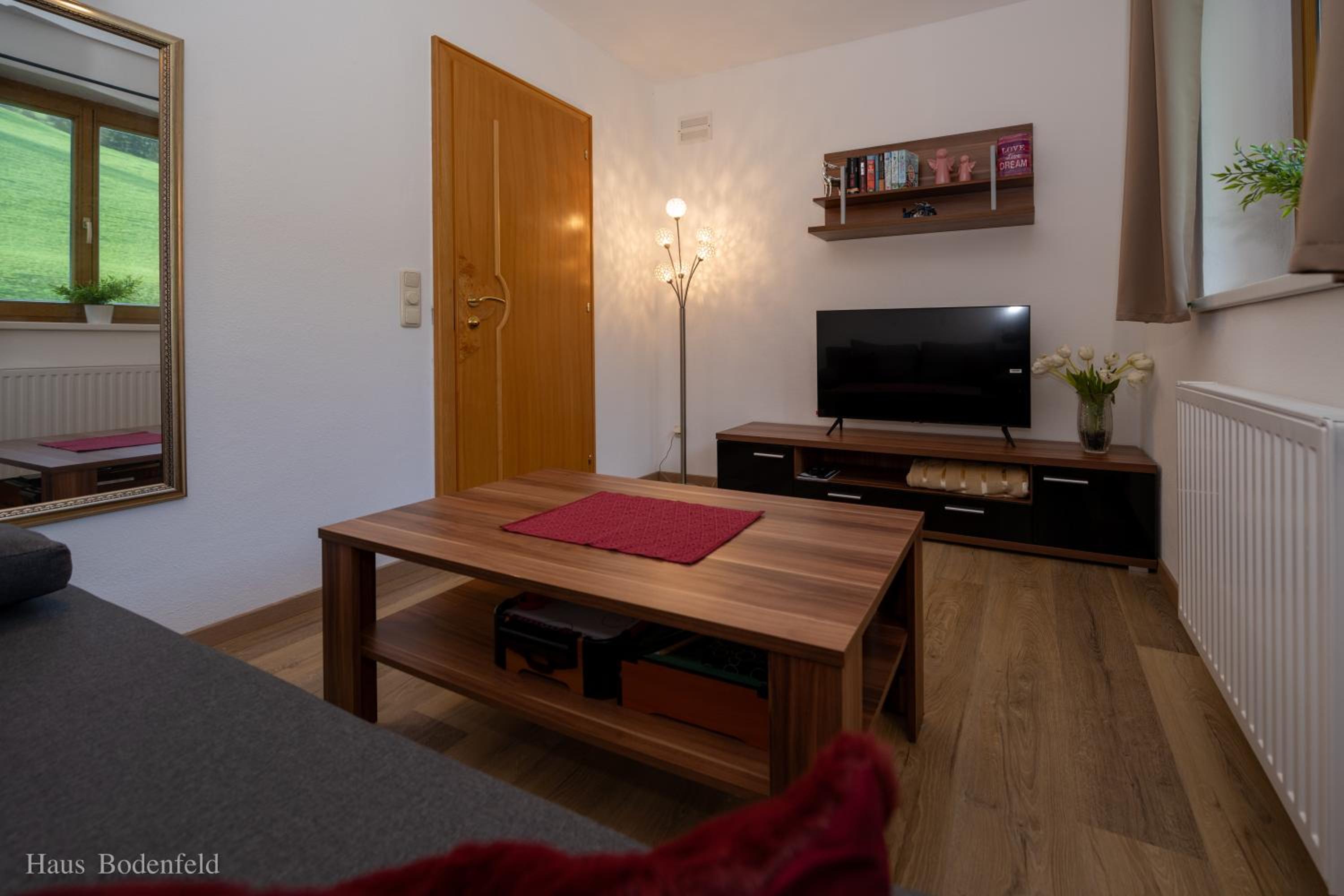 One-Bedroom Apartment with Balcony photo 3