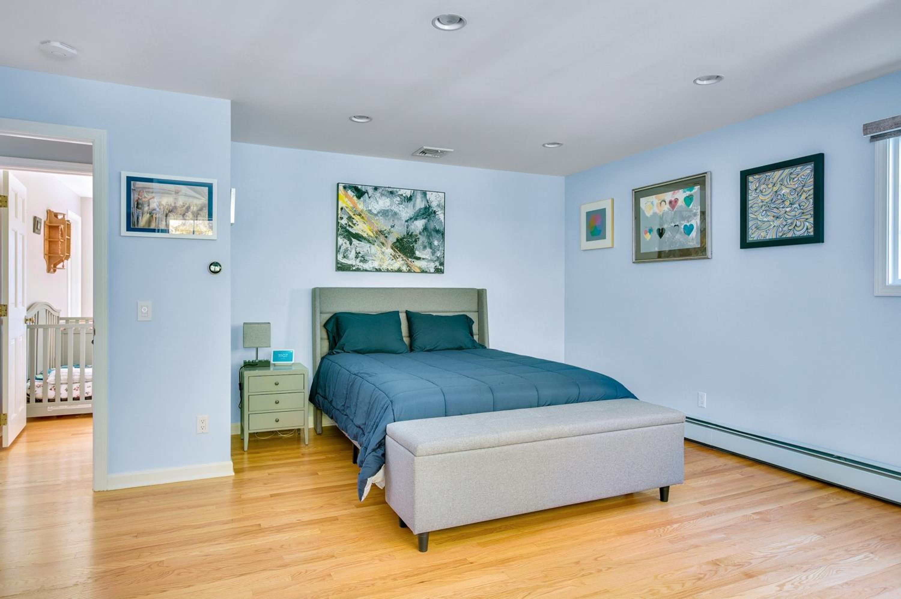 Five-Bedroom House photo 3