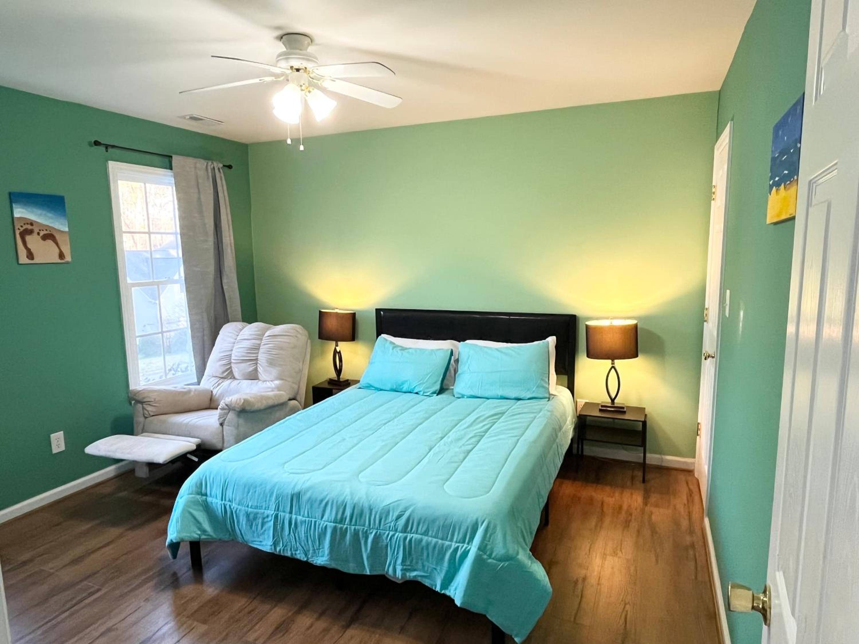 Queen Room photo 2