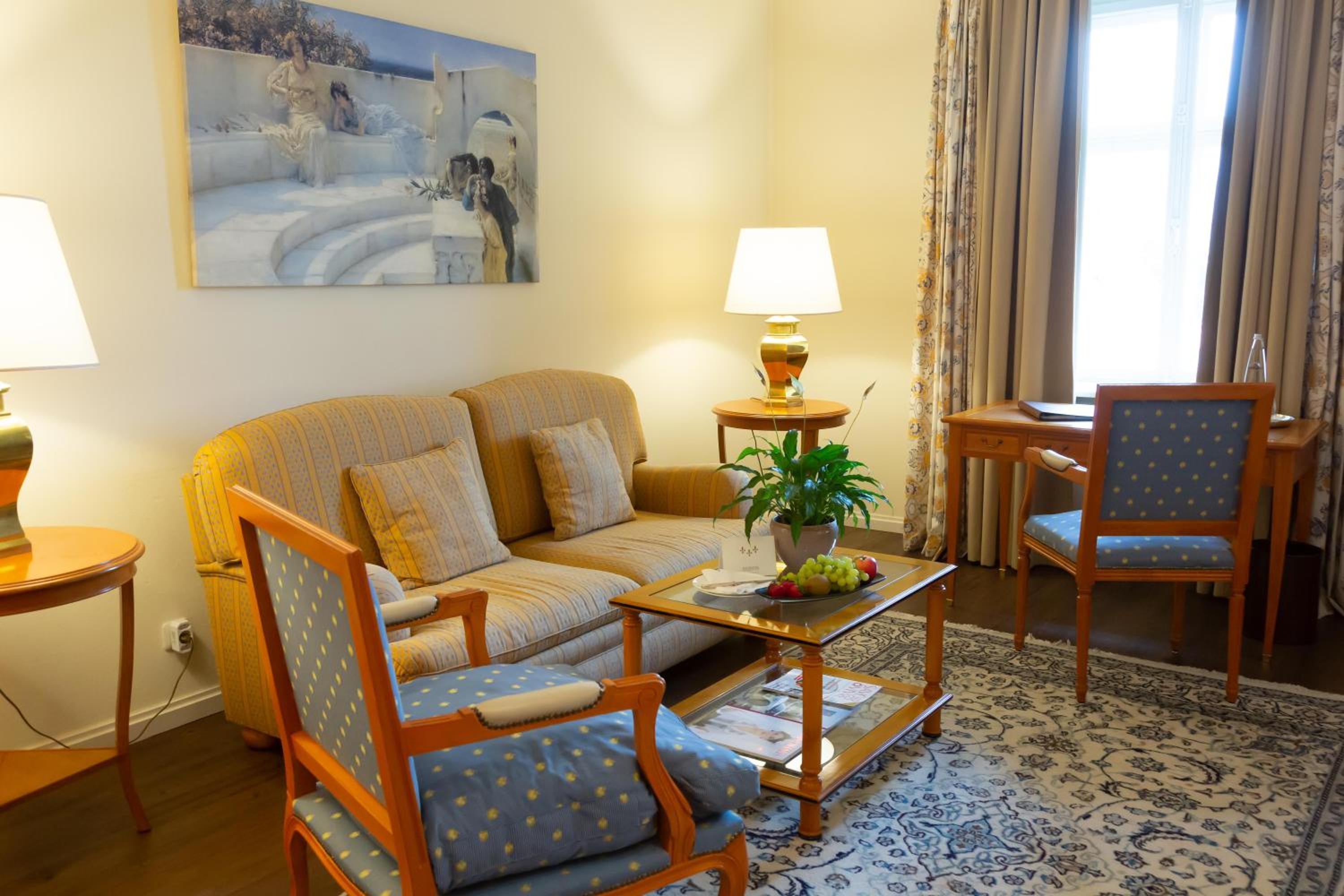 Deluxe Suite - Photo 2