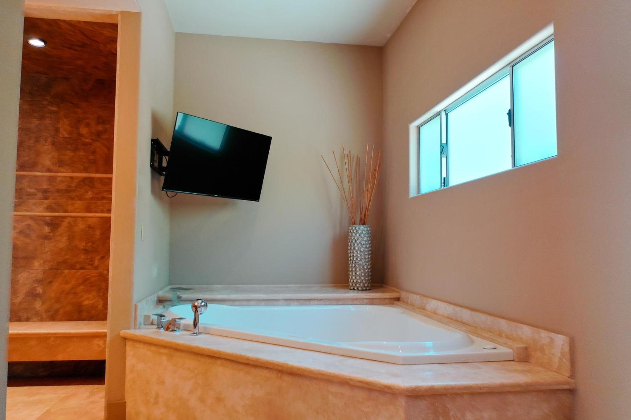 King Suite with Spa Bath photo 2