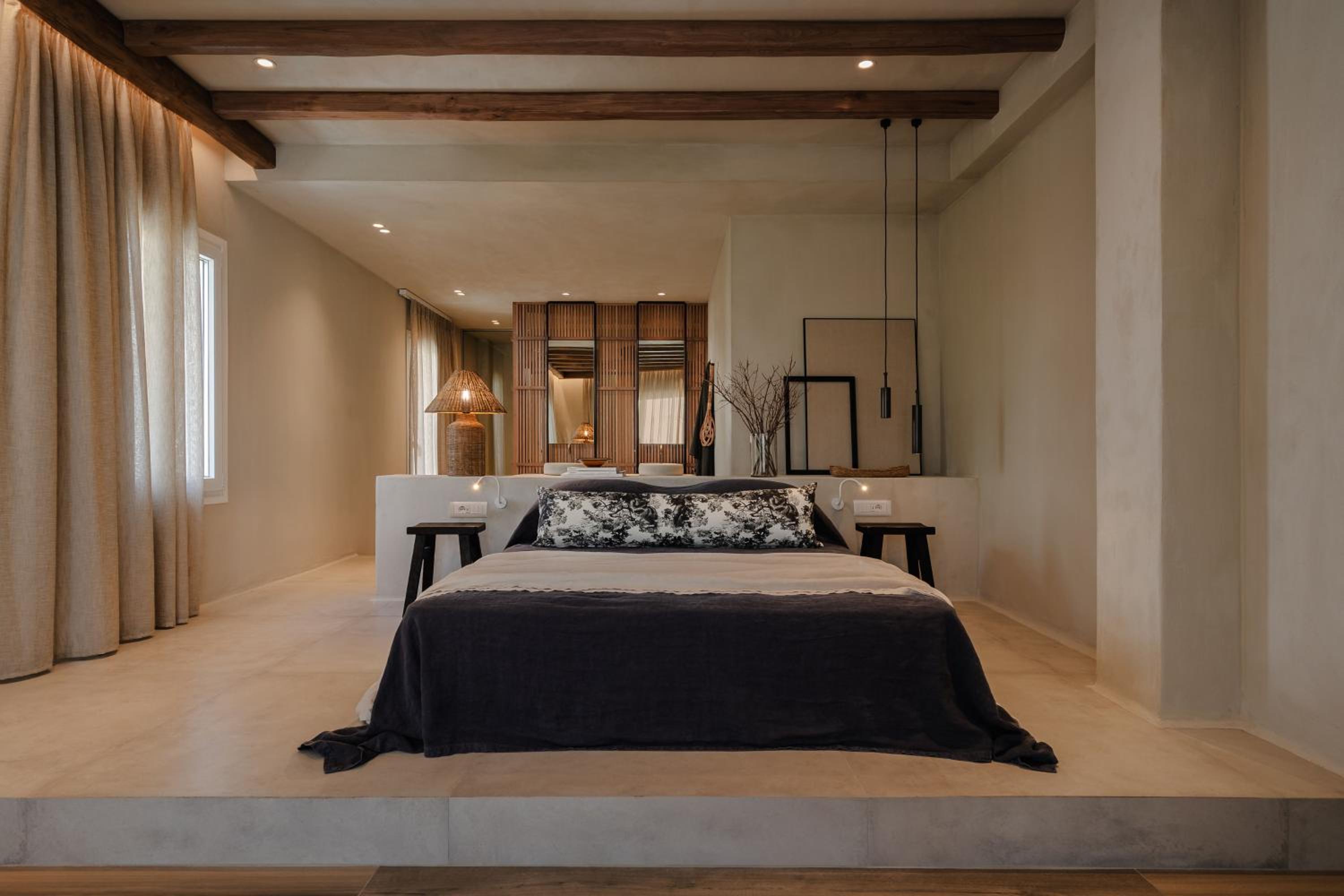 Deluxe Suite with Spa Bath