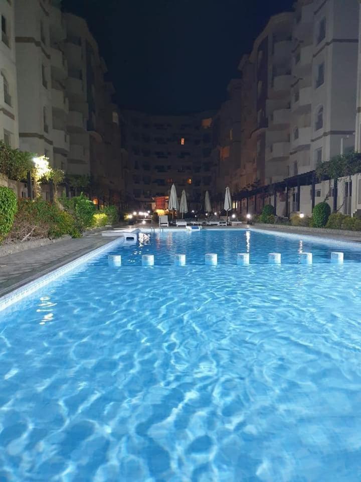 Apartment with Pool View 
