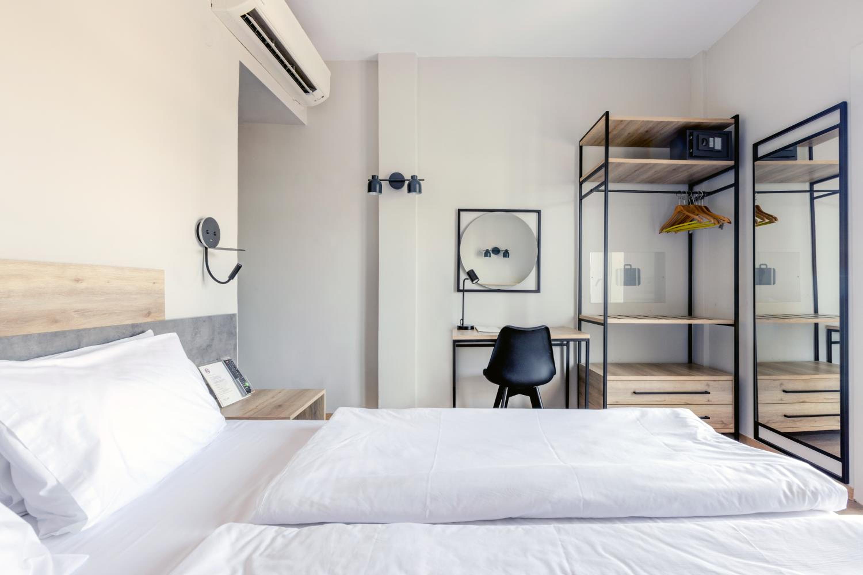 Double Room - Photo 6