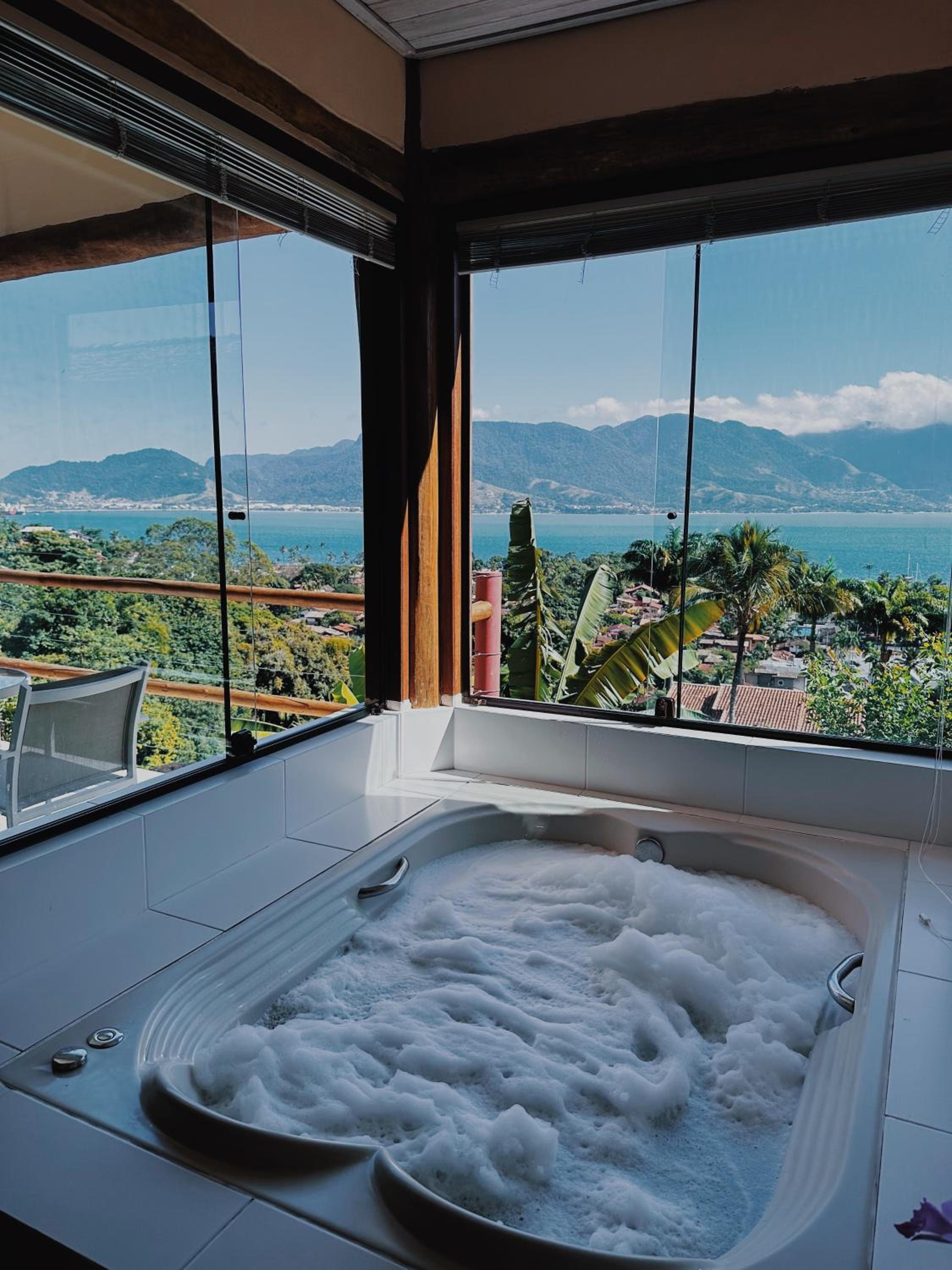 Suíte Deluxe Superior com Hidromassagem e Vista do Mar photo 2