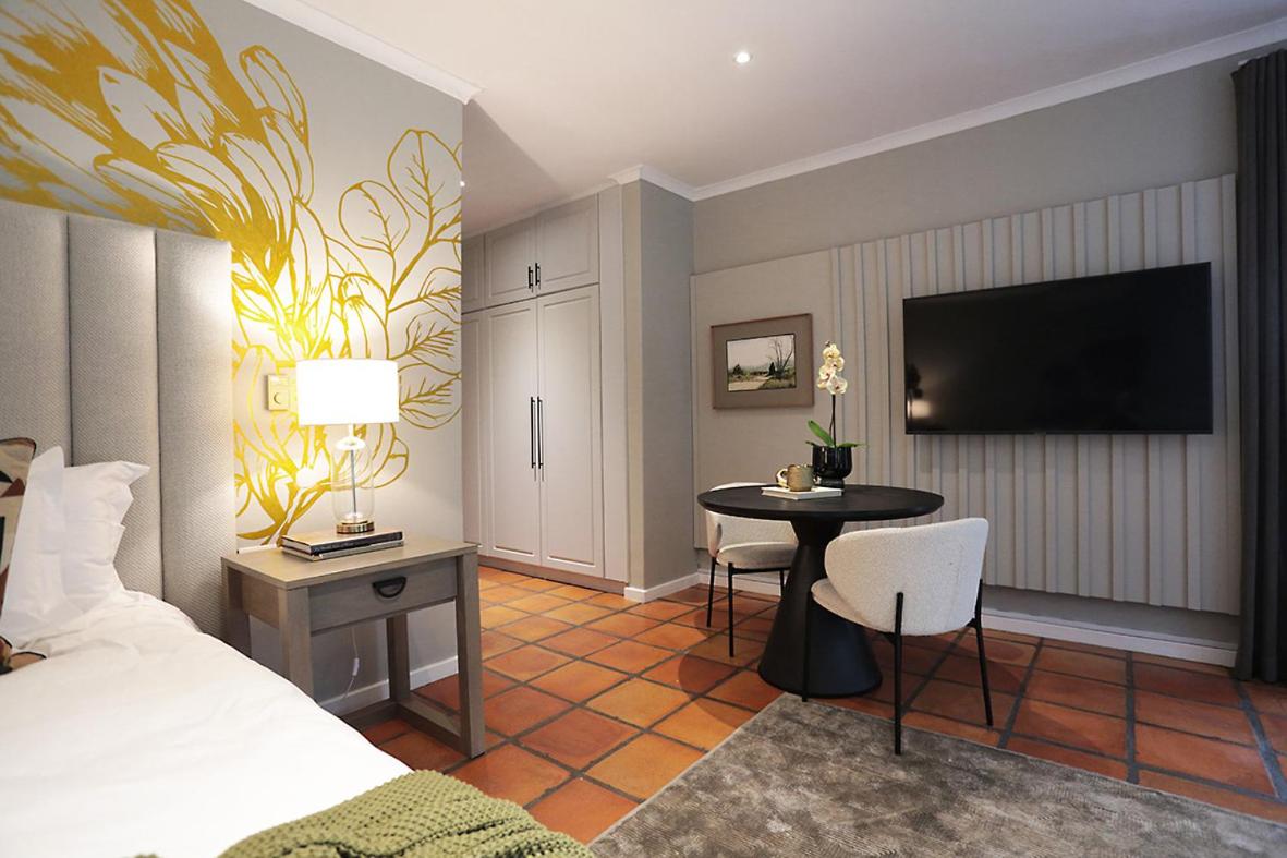 Deluxe King Room - Photo 1