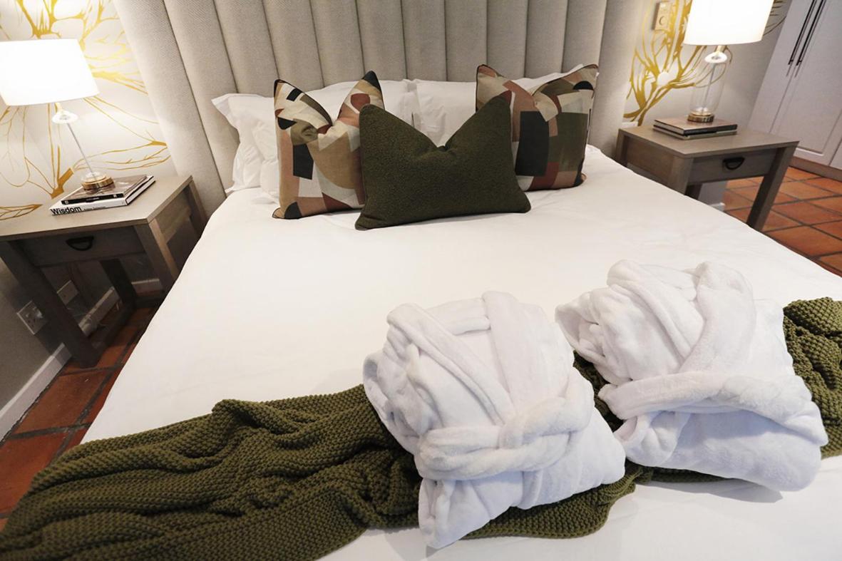 Deluxe King Room - Photo 3