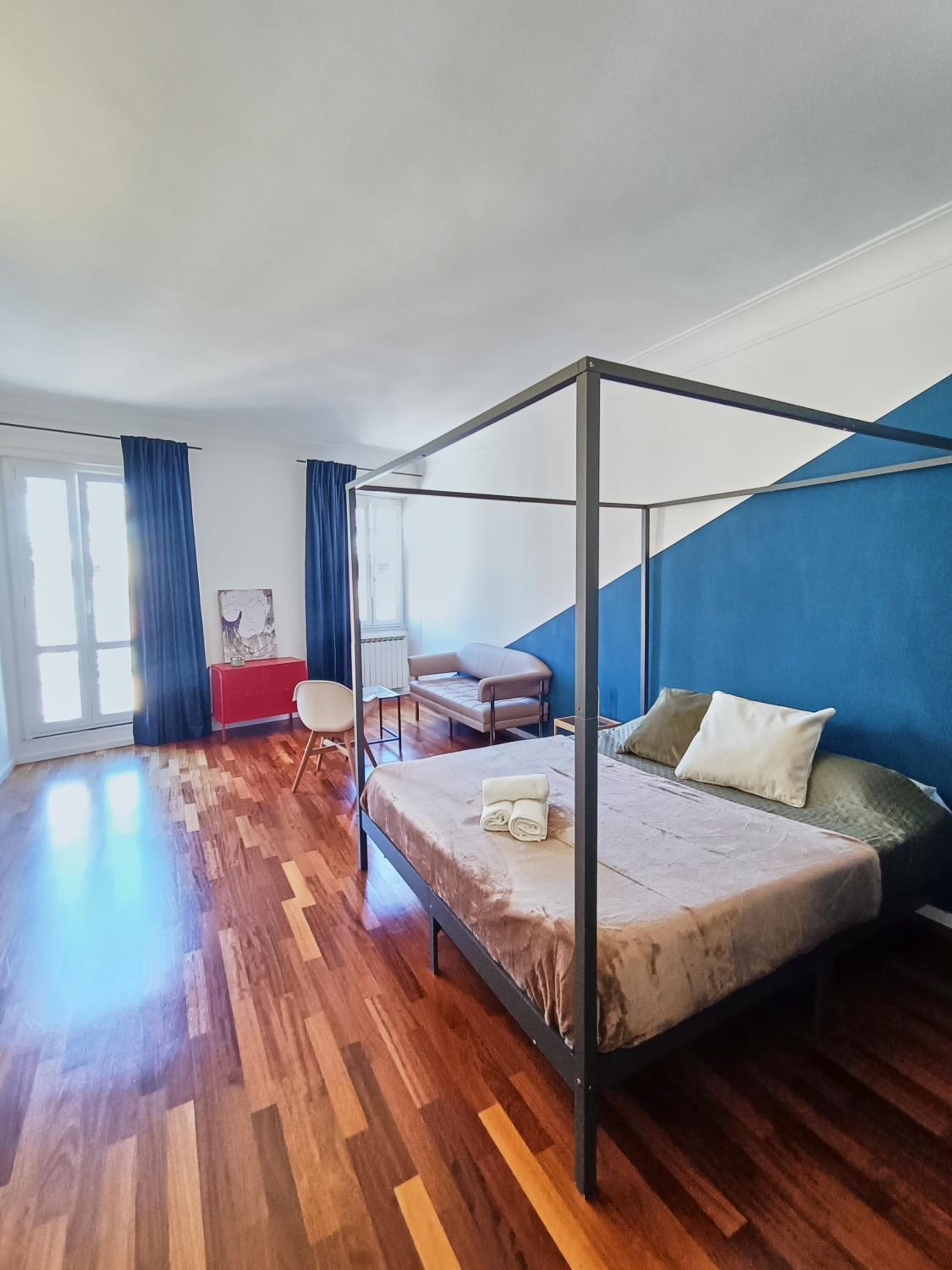 Two-Bedroom Apartment with City View photo 3