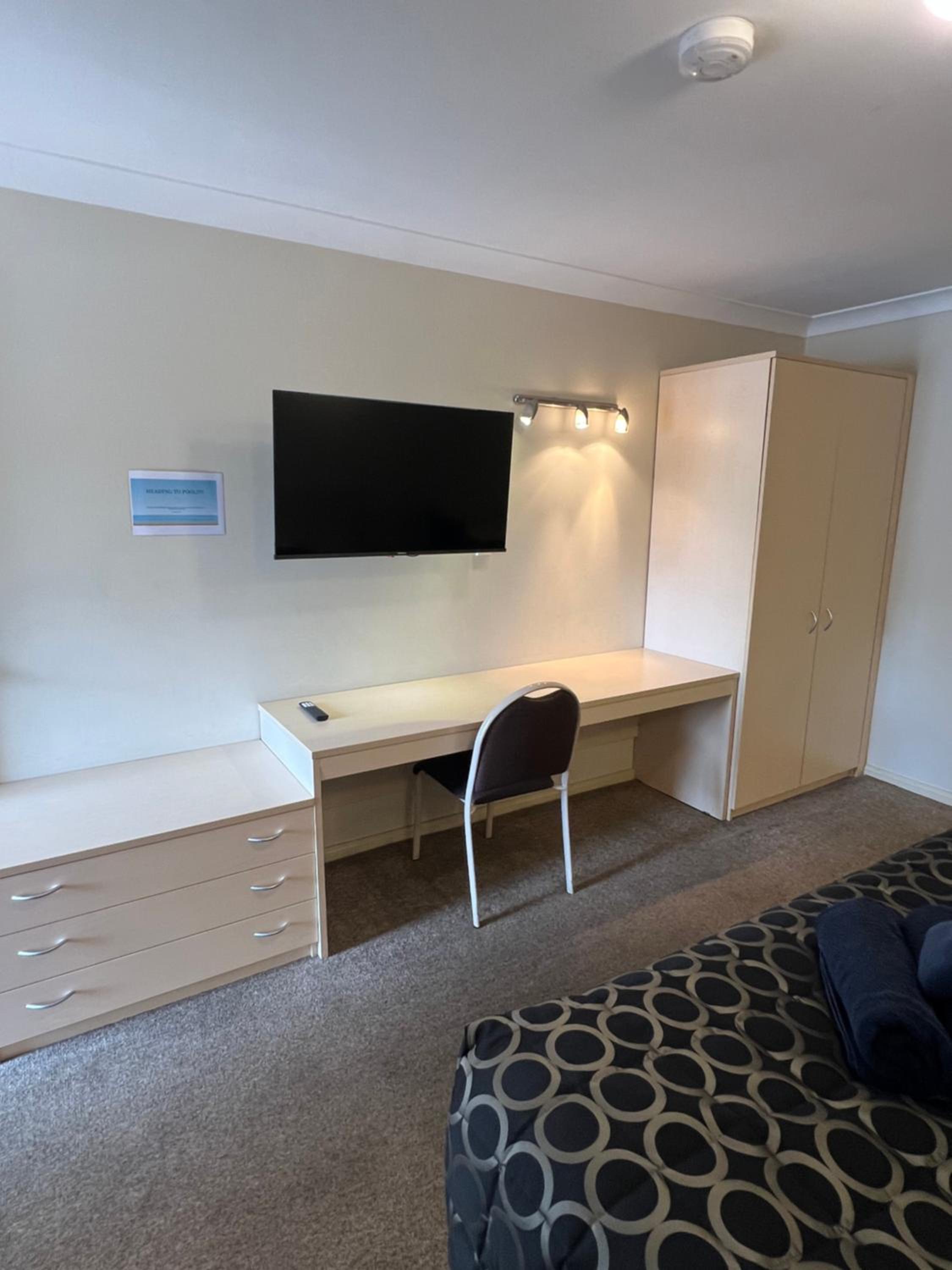 Queen Room - Photo 13
