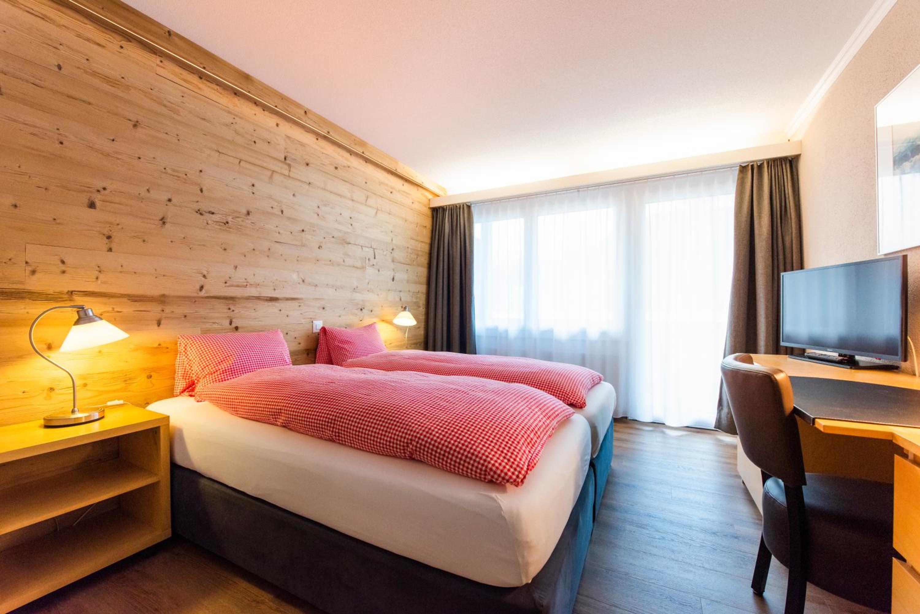 Twin Room with Lake View photo 2
