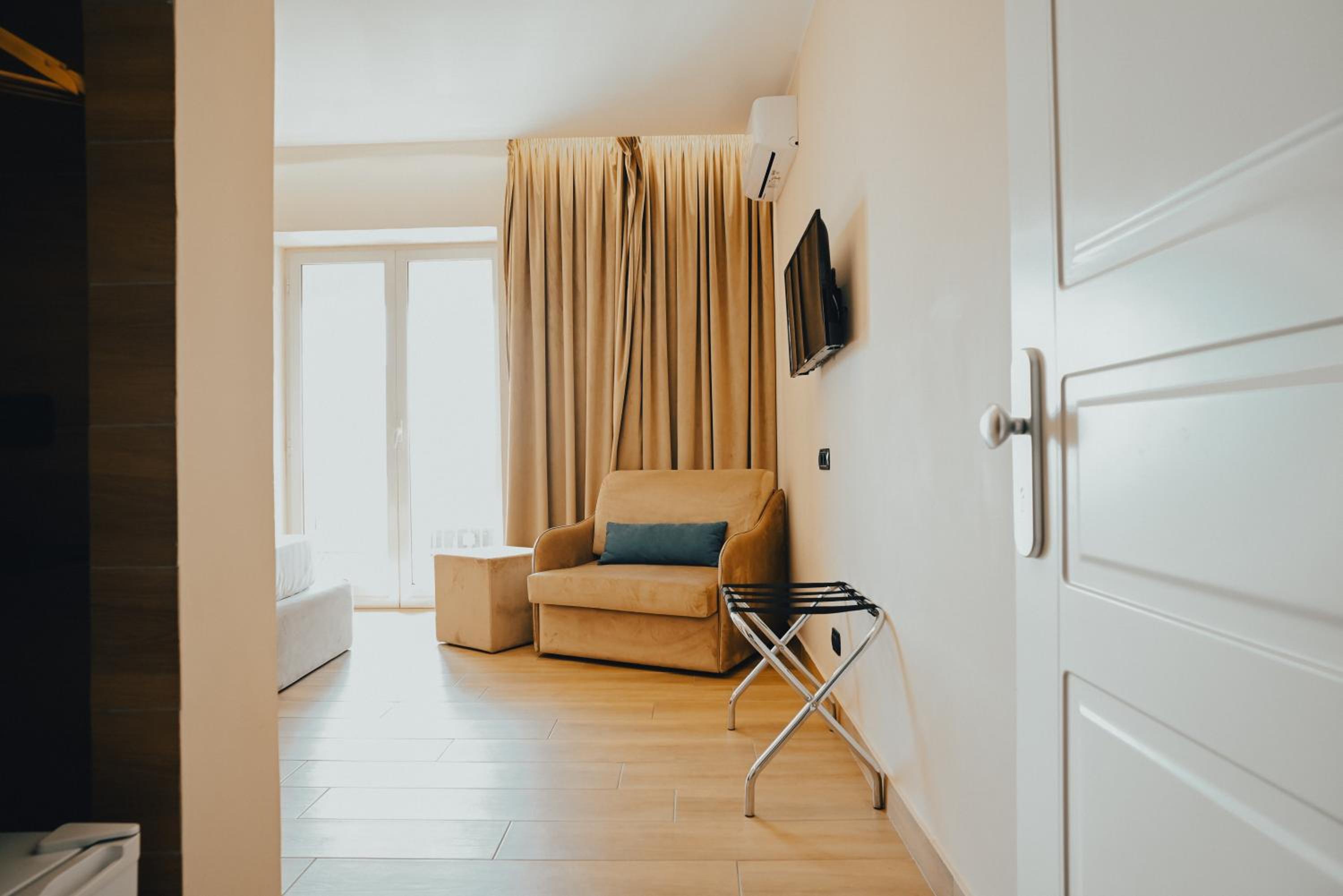 Superior Double Room with Sea View - Photo 5