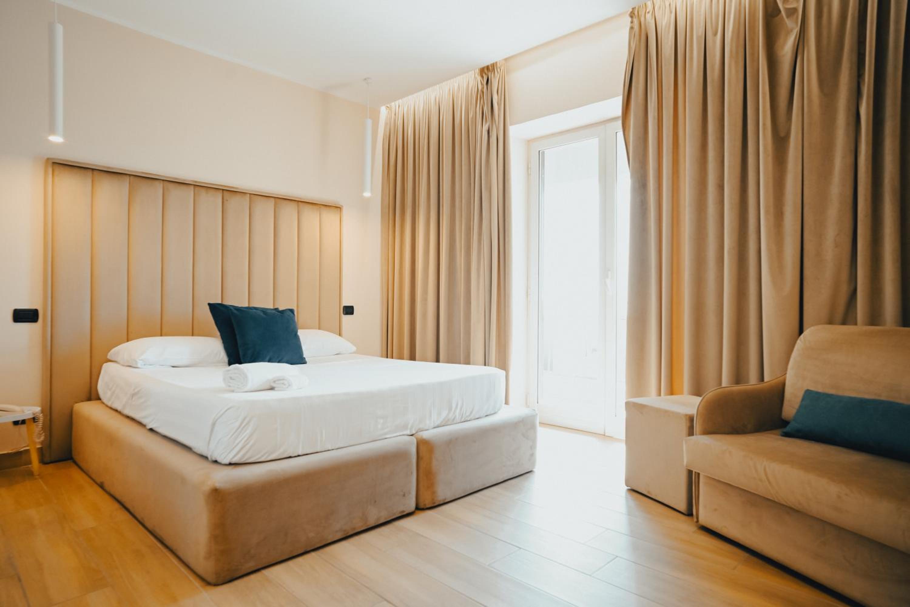 Superior Double Room with Sea View - Photo 10