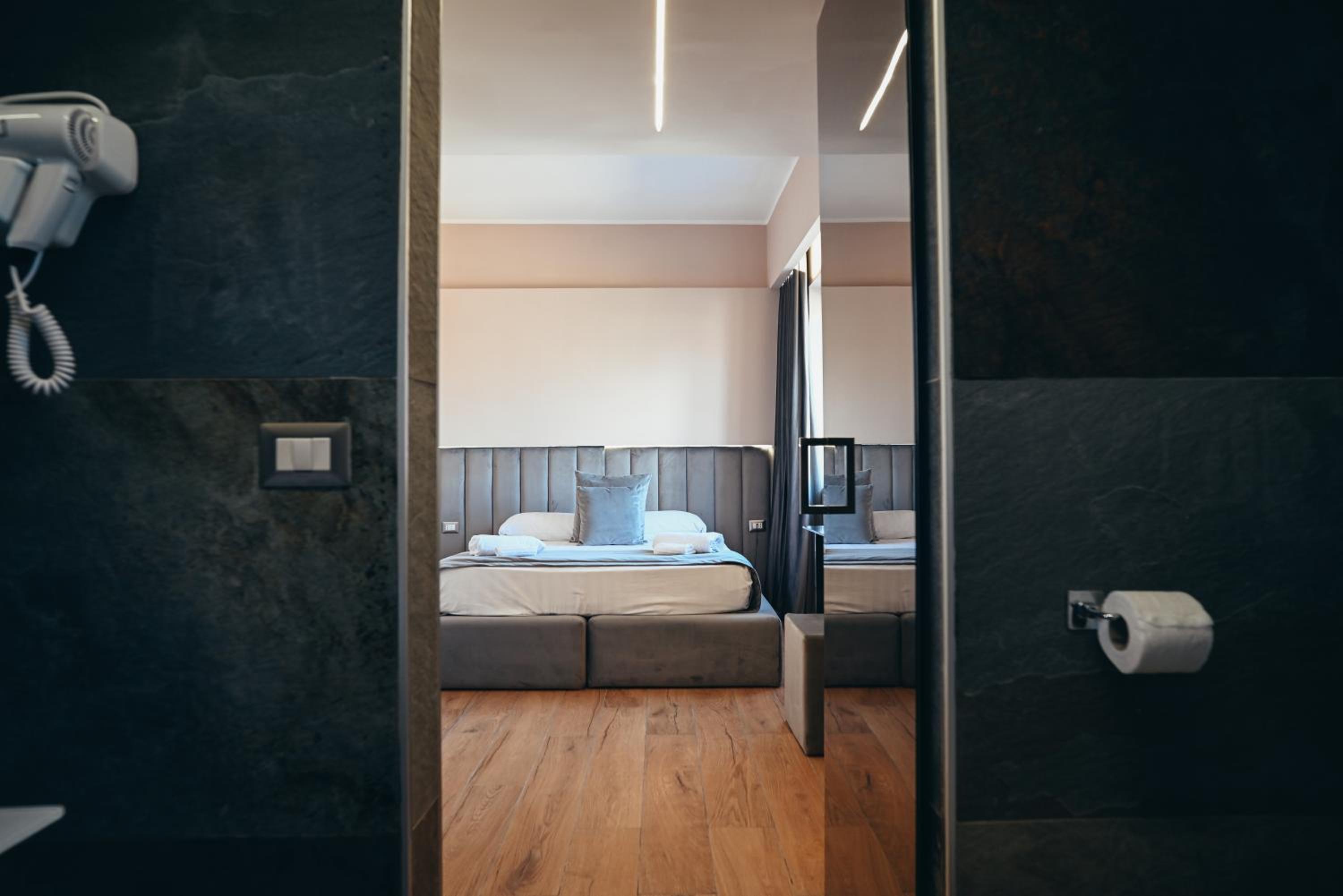 Standard Double or Twin Room - Photo 4