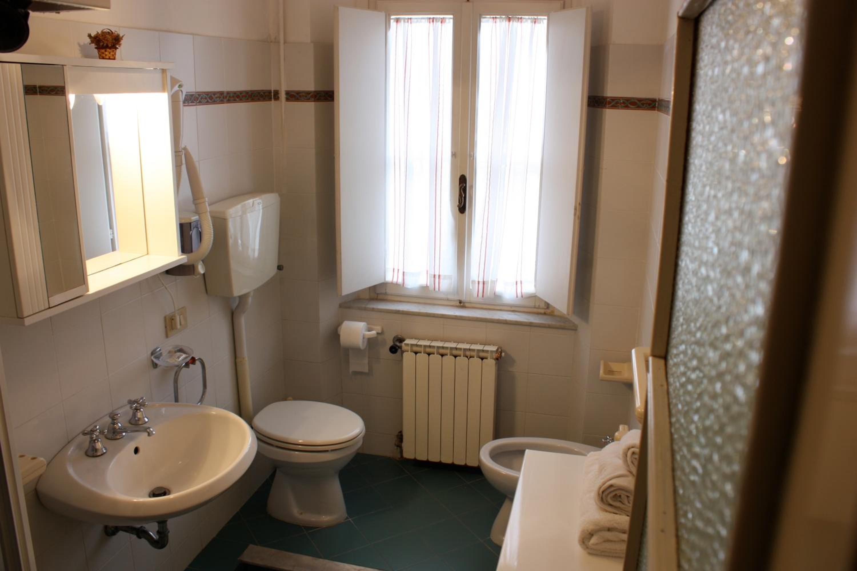 Superior Three-Bedroom Apartment - Photo 13