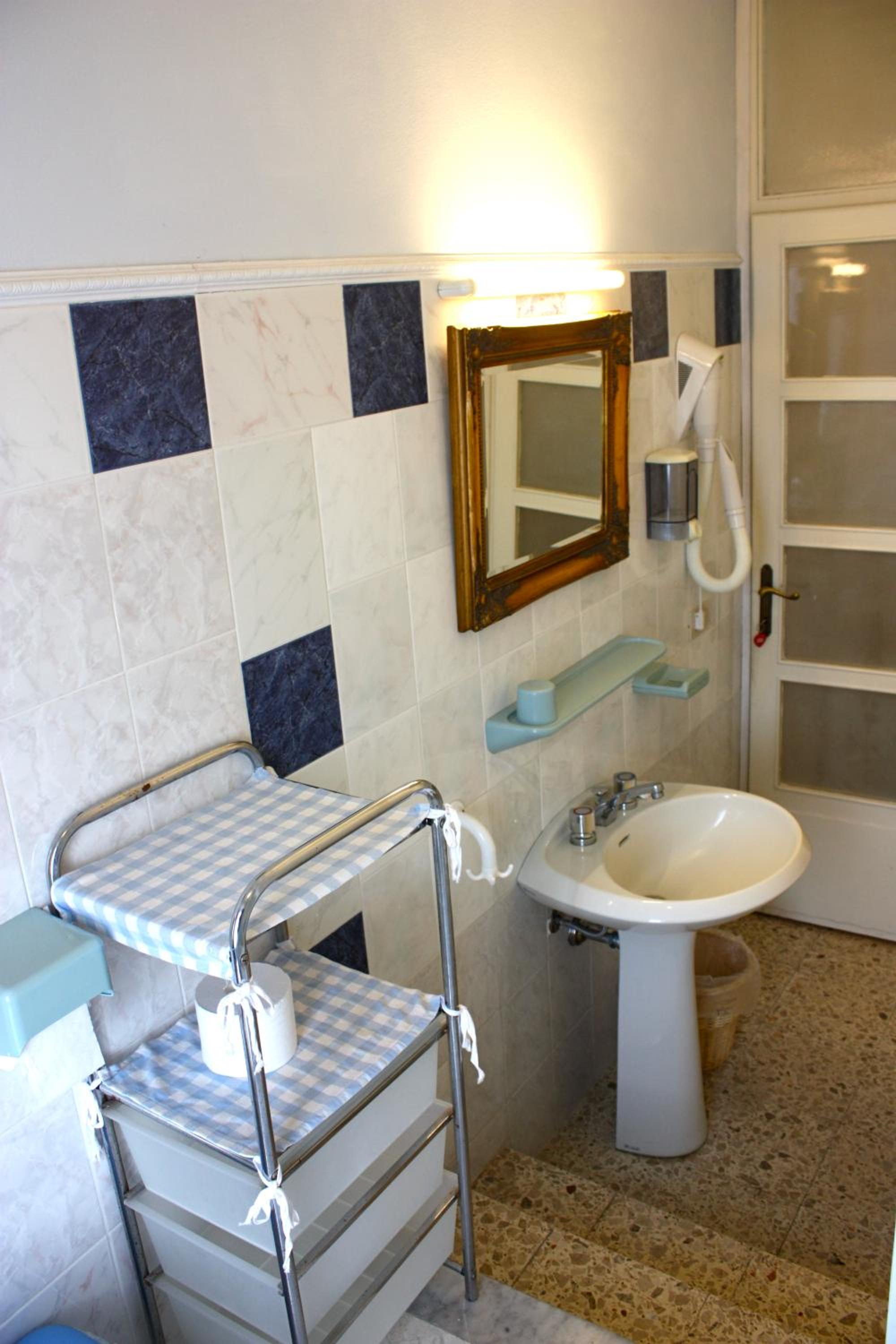 Superior Three-Bedroom Apartment - Photo 12