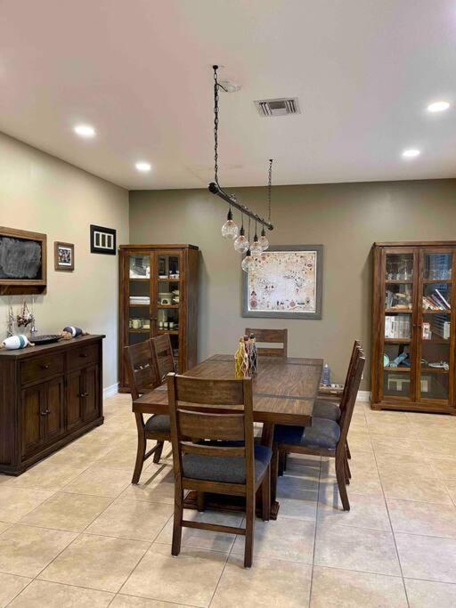 Three-Bedroom House photo 3