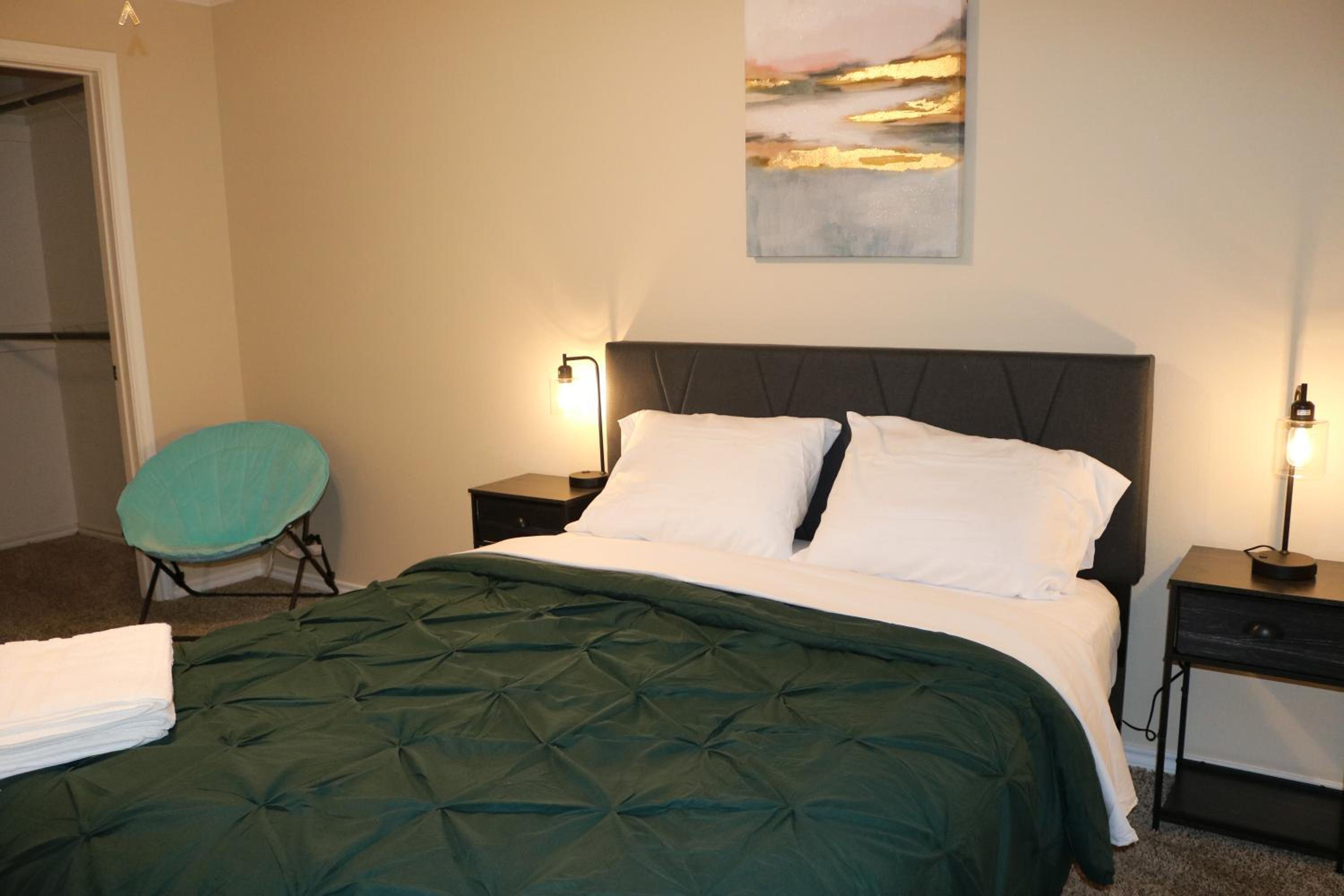 Queen Room photo 1