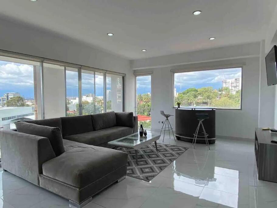 Three-Bedroom Apartment with View photo 1