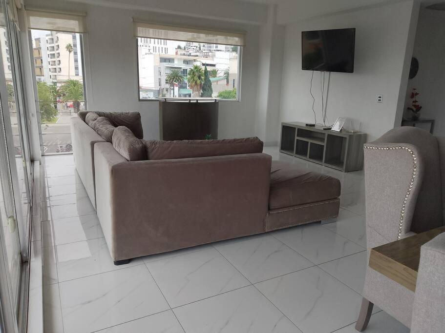 Three-Bedroom Apartment with View photo 2