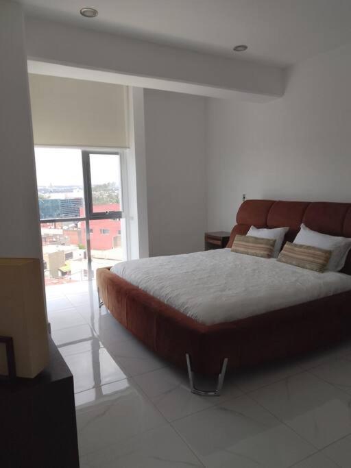 Three-Bedroom Apartment with View photo 3