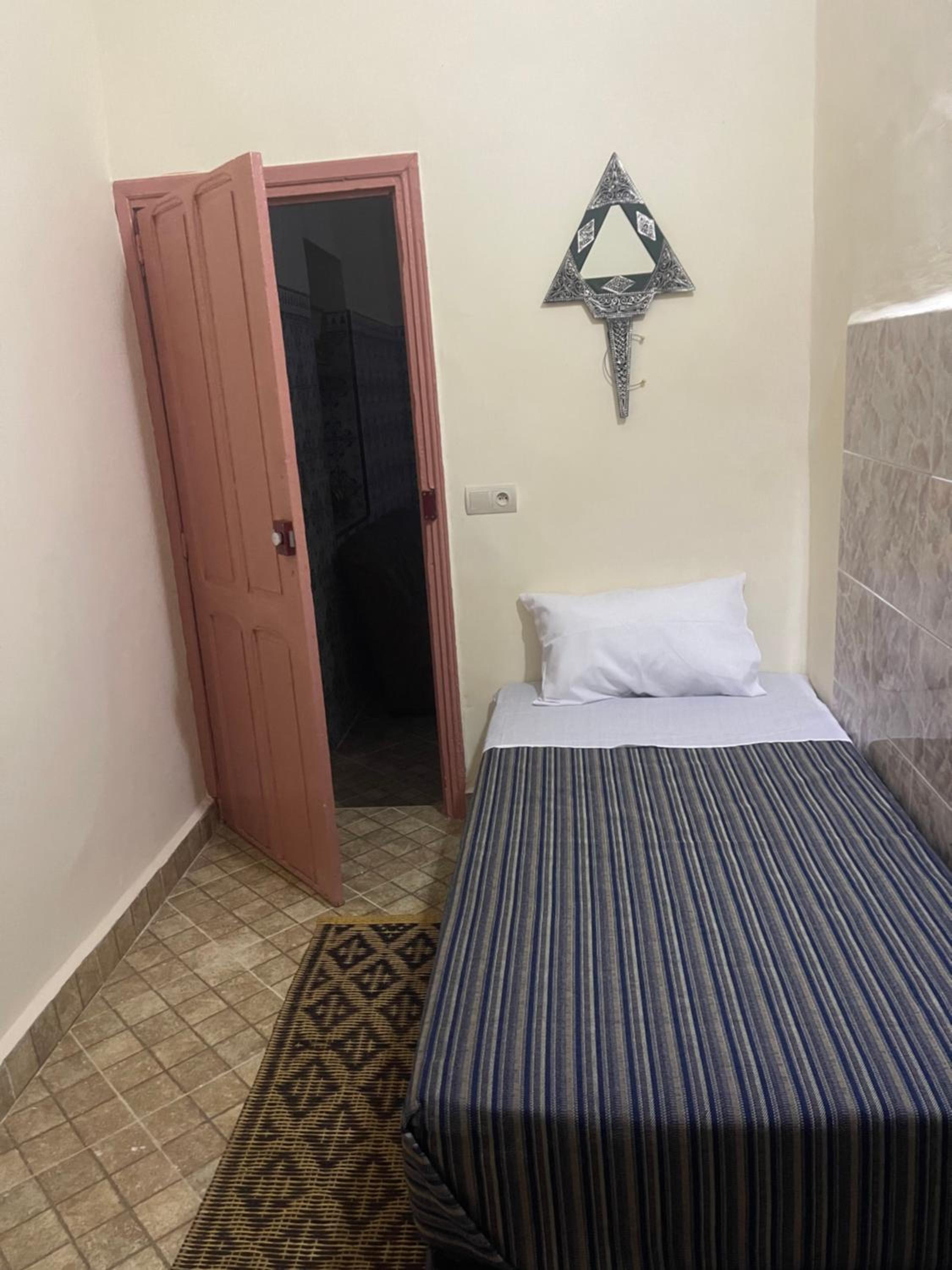 Single Room with Private Bathroom photo 3