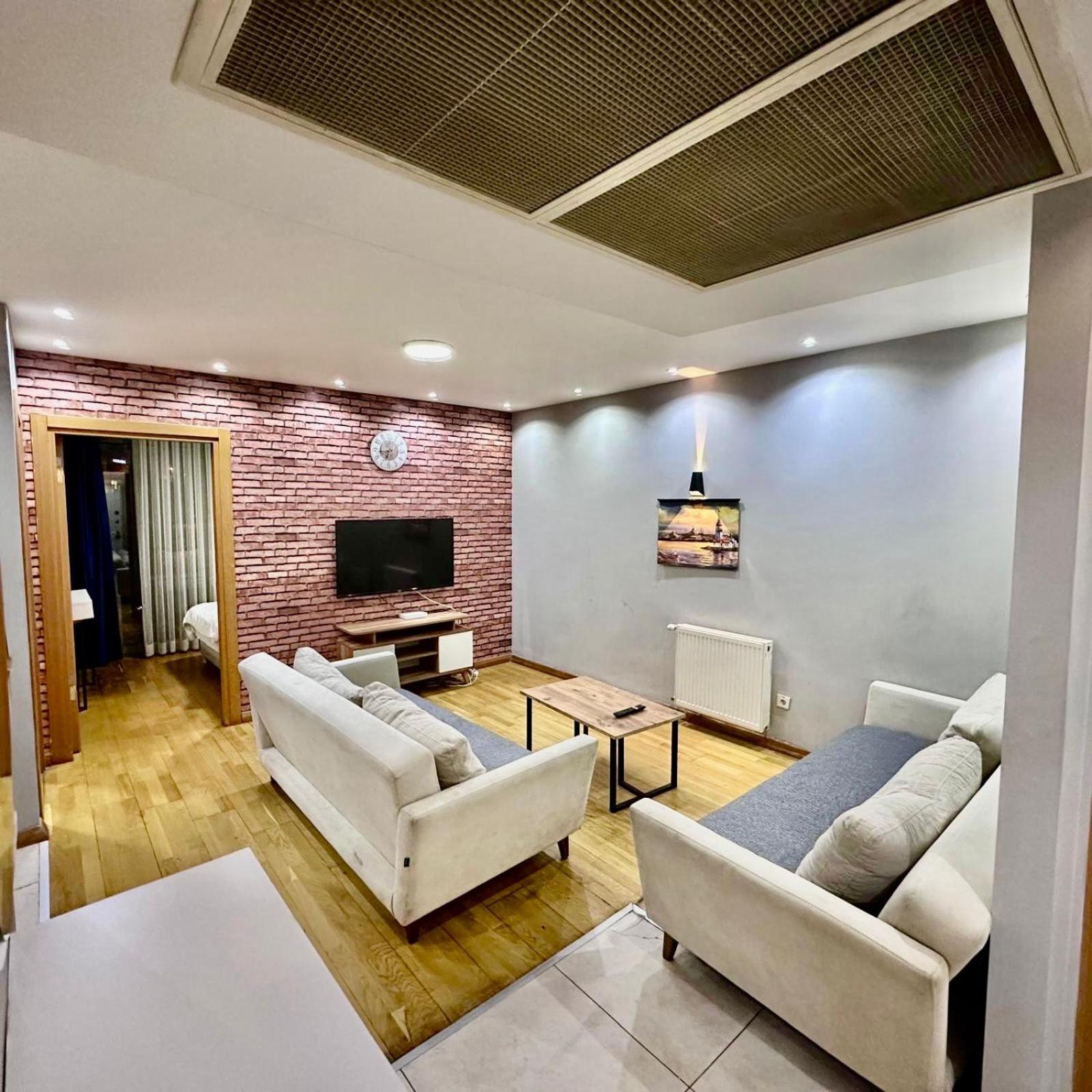 Two-Bedroom Apartment With Balcony photo 2