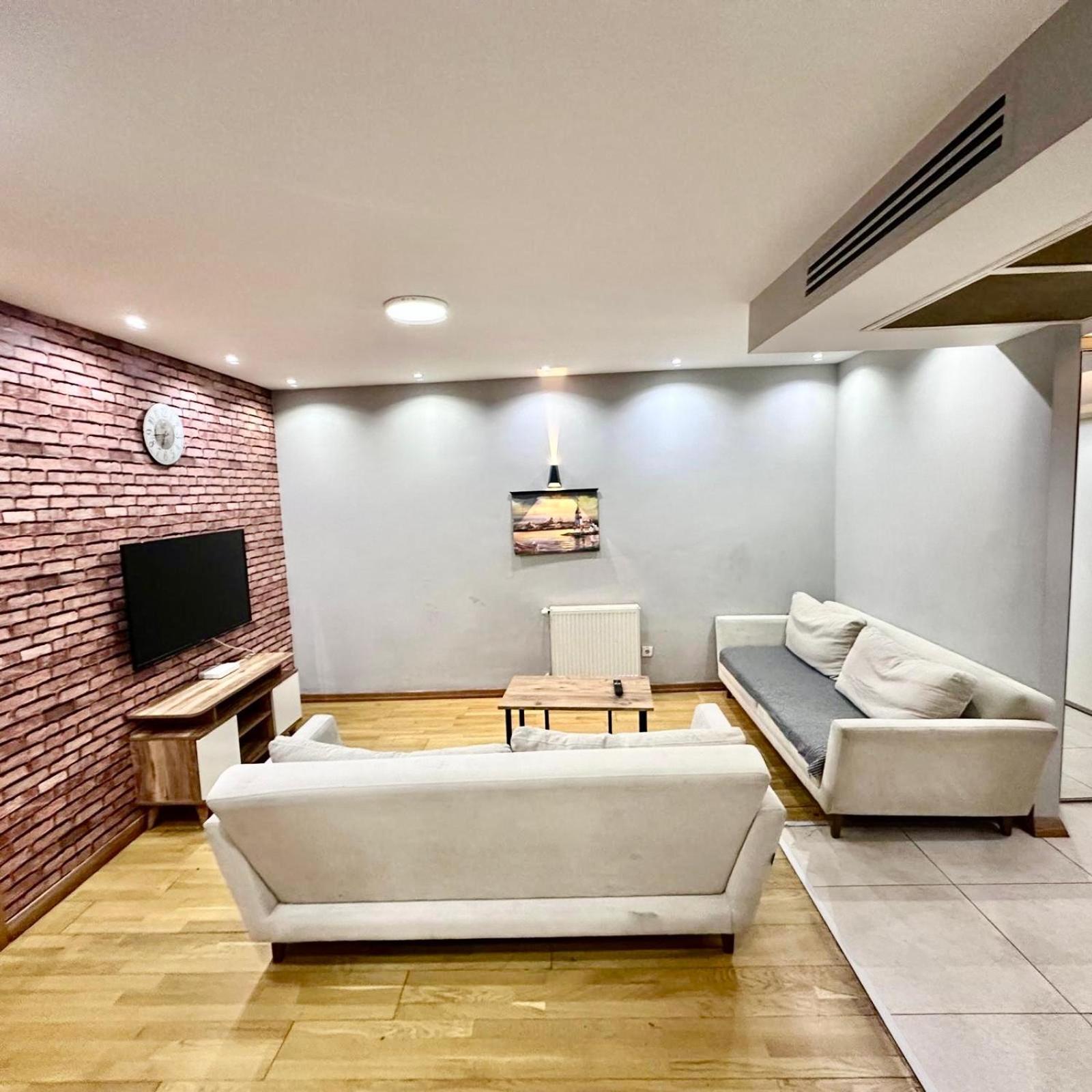 Two-Bedroom Apartment With Balcony photo 3