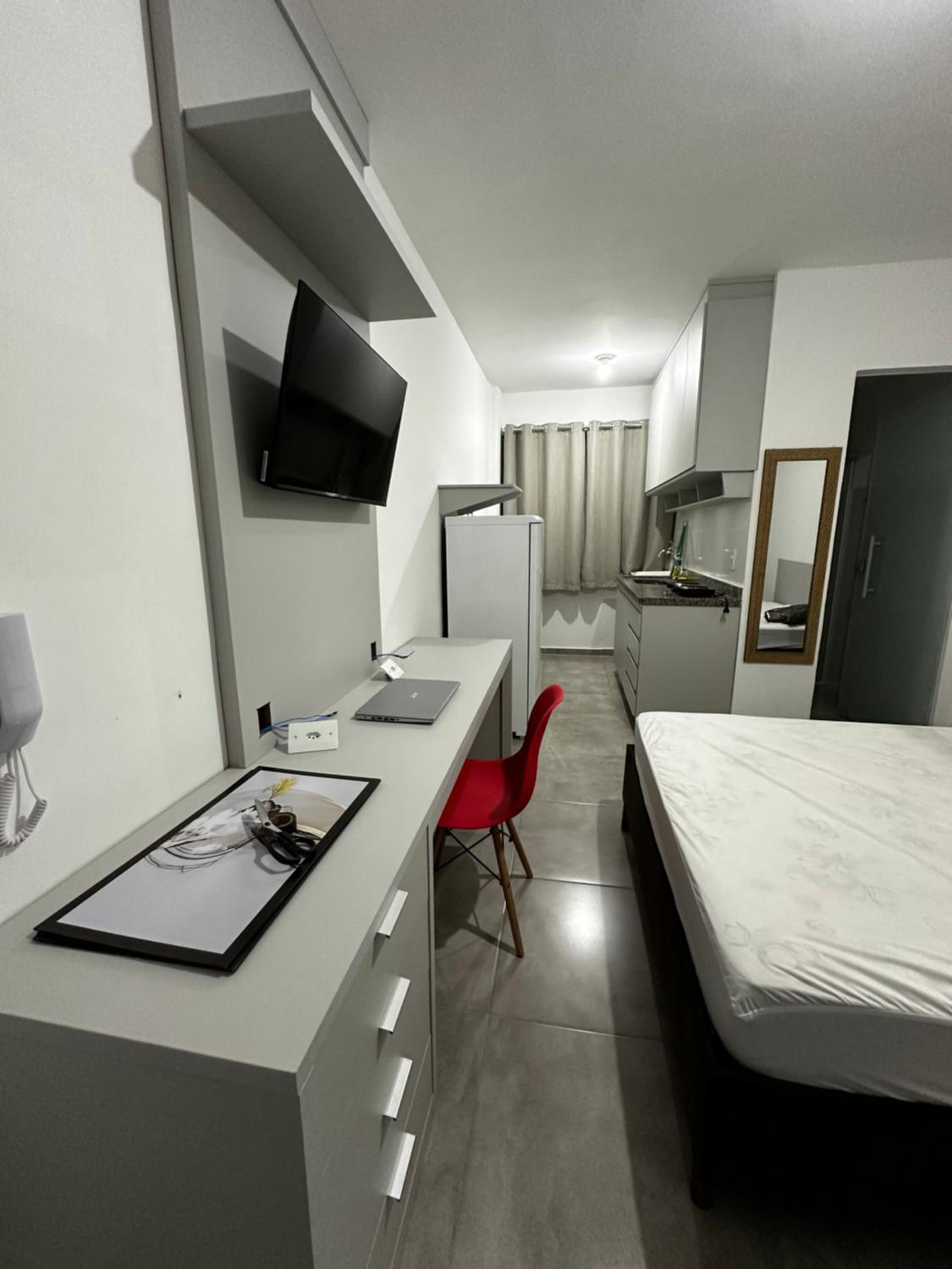 One-Bedroom Apartment photo 1