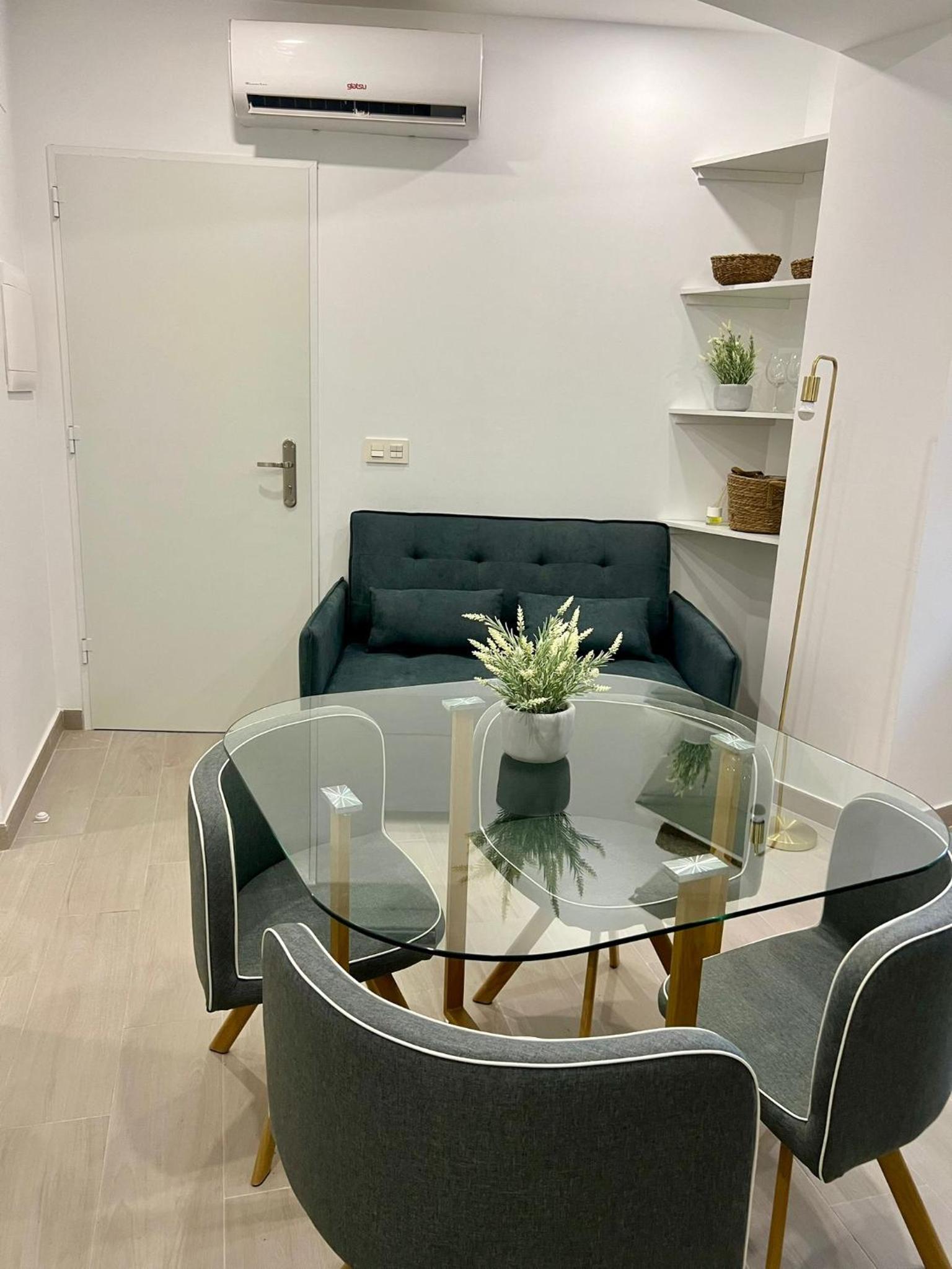One-Bedroom Apartment photo 2